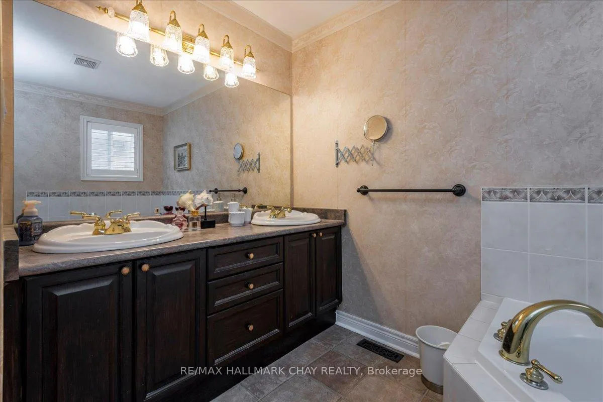 Photo 23 of 30 Birkhall Place N, Barrie, Innis-Shore — HOMEH