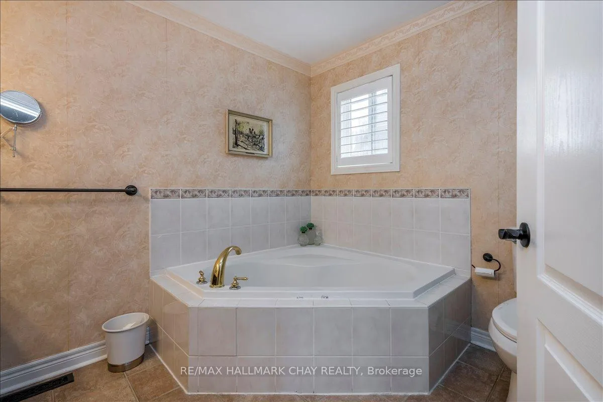 Photo 24 of 30 Birkhall Place N, Barrie, Innis-Shore — HOMEH