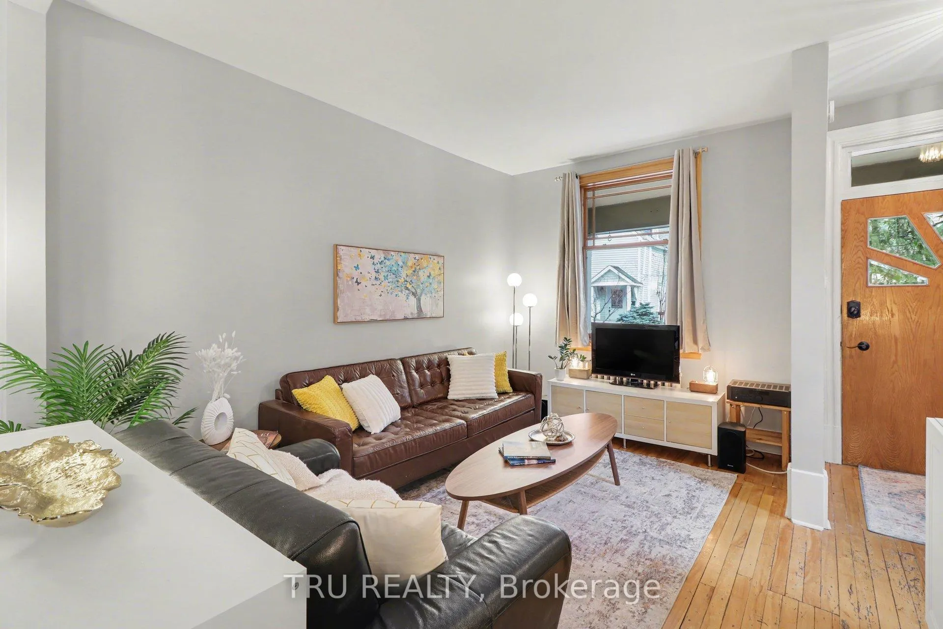 Photo 3 of 49 Newton Street, Ottawa, Glebe — HOMEH