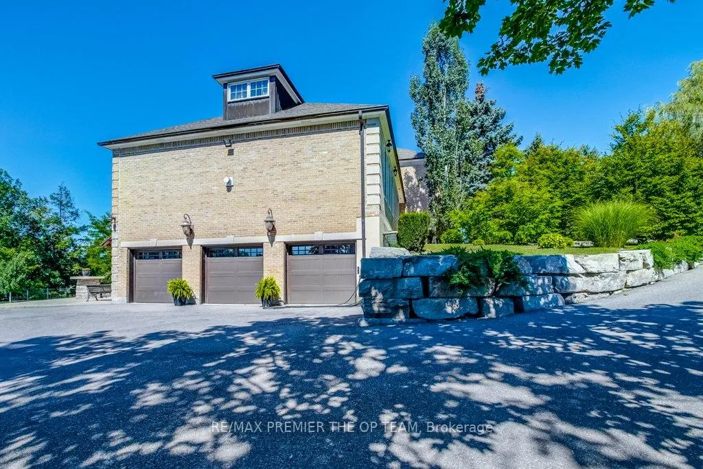 Photo 2 of 118 Cowan Drive, Vaughan, East Woodbridge — HOMEH