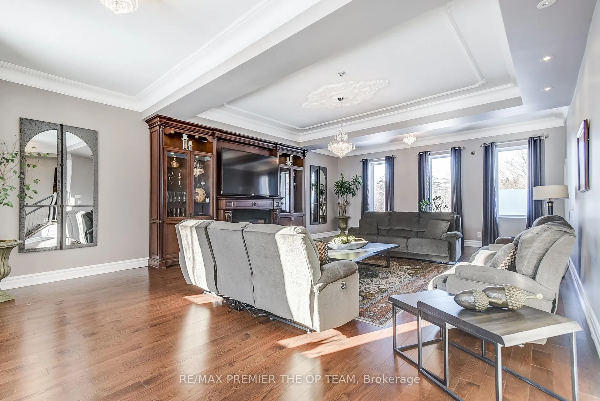 Photo 8 of 118 Cowan Drive, Vaughan, East Woodbridge — HOMEH