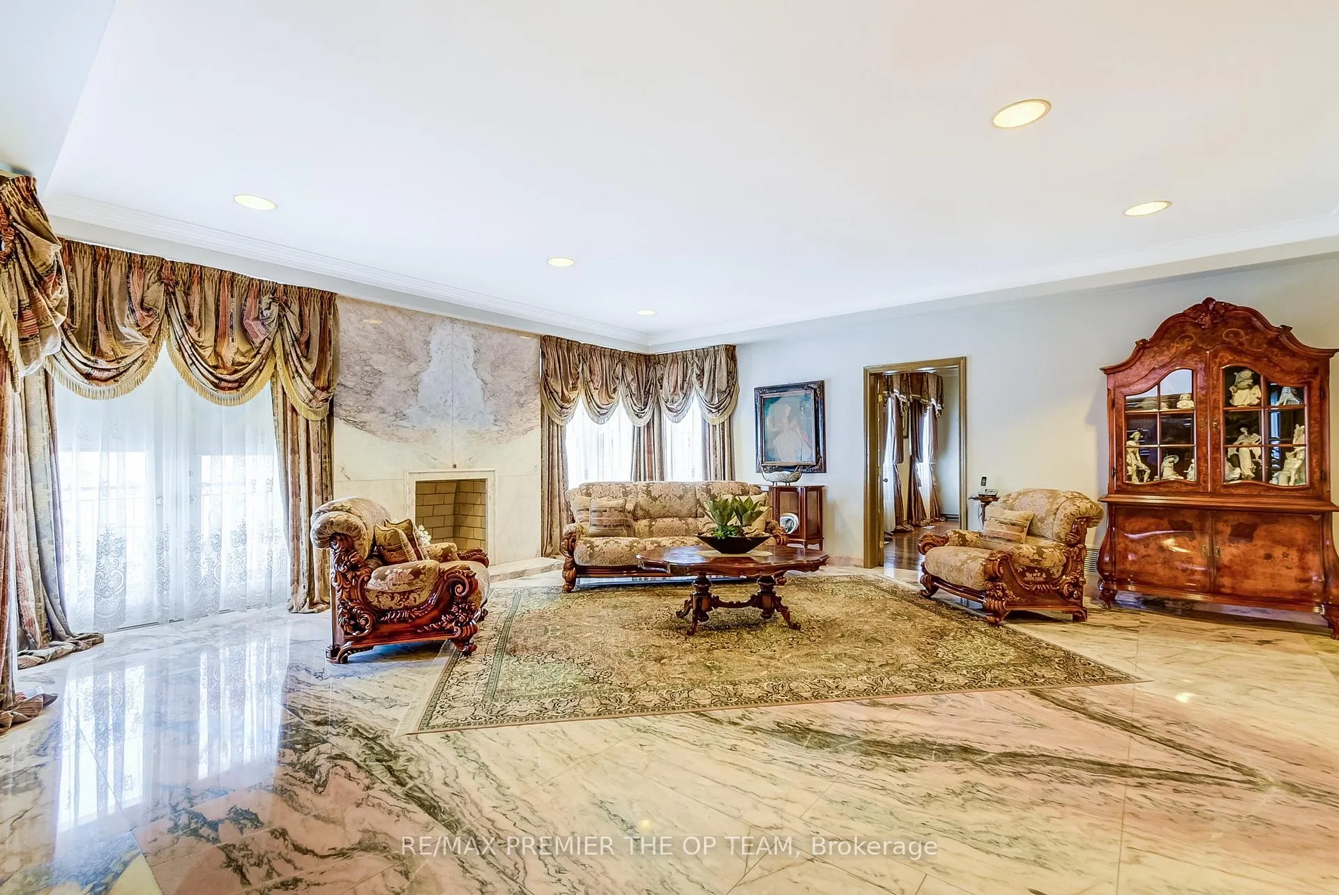 Photo 9 of 118 Cowan Drive, Vaughan, East Woodbridge — HOMEH