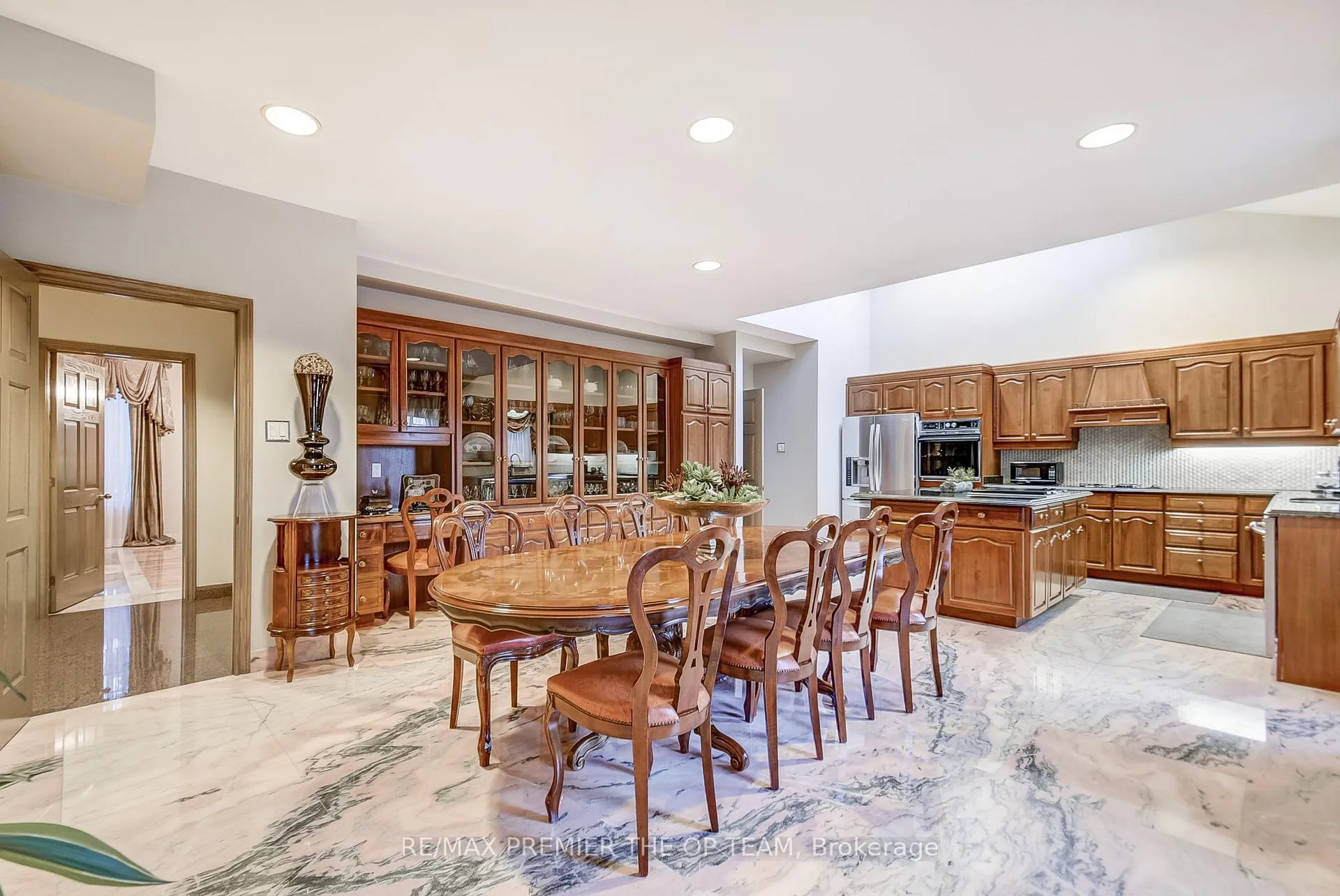 Photo 12 of 118 Cowan Drive, Vaughan, East Woodbridge — HOMEH