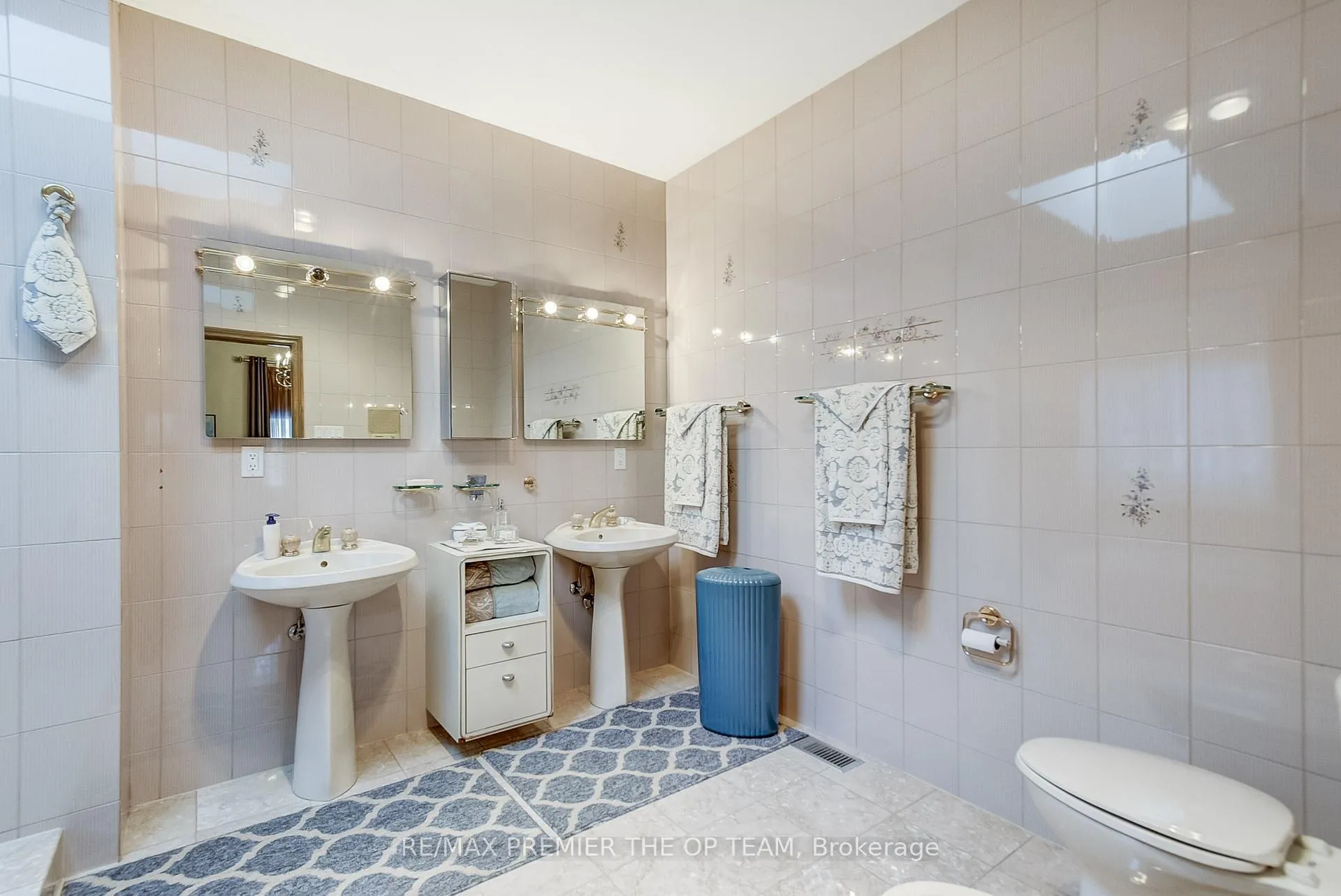 Photo 13 of 118 Cowan Drive, Vaughan, East Woodbridge — HOMEH