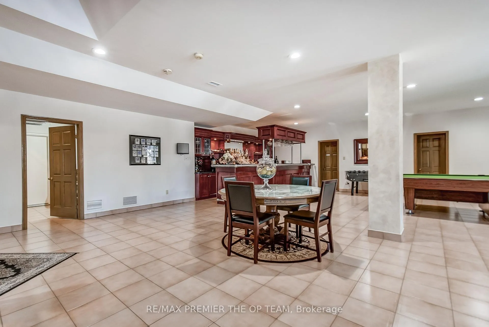 Photo 14 of 118 Cowan Drive, Vaughan, East Woodbridge — HOMEH