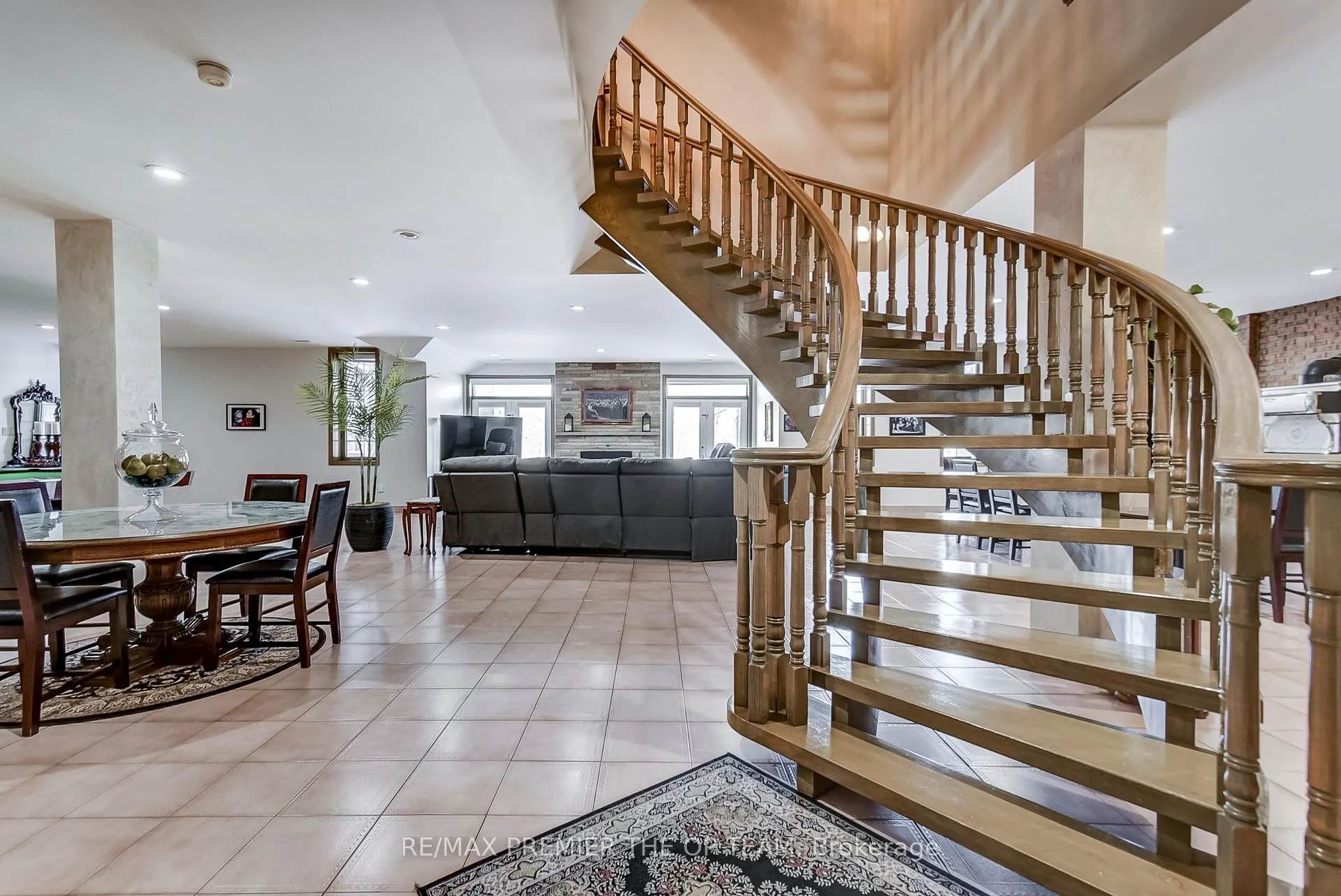 Photo 16 of 118 Cowan Drive, Vaughan, East Woodbridge — HOMEH