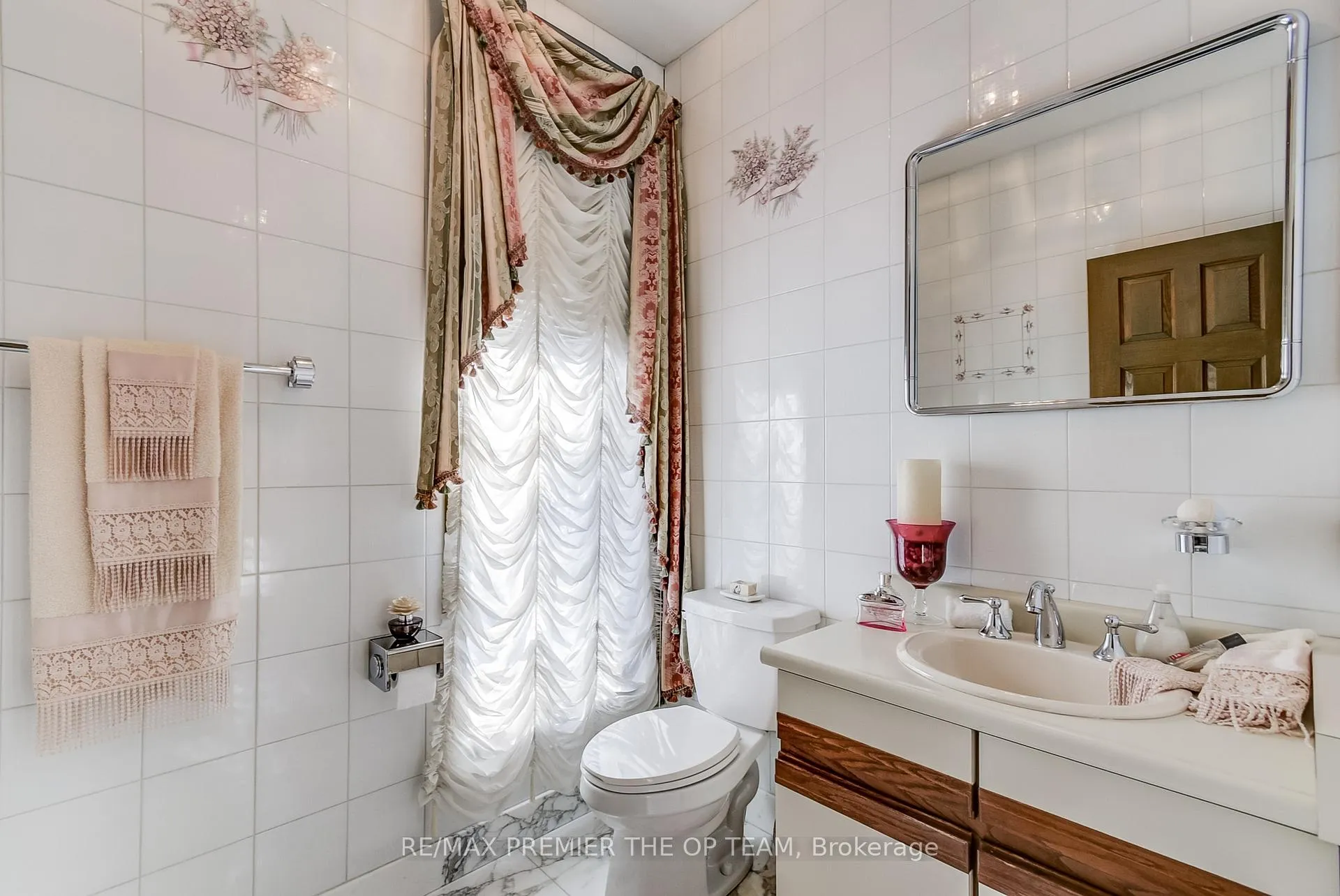 Photo 24 of 118 Cowan Drive, Vaughan, East Woodbridge — HOMEH