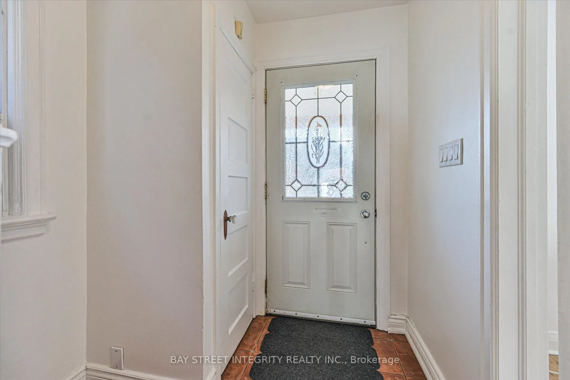 Photo 3 of 5 Regent Street, Toronto, Keelesdale-Eglinton West — HOMEH