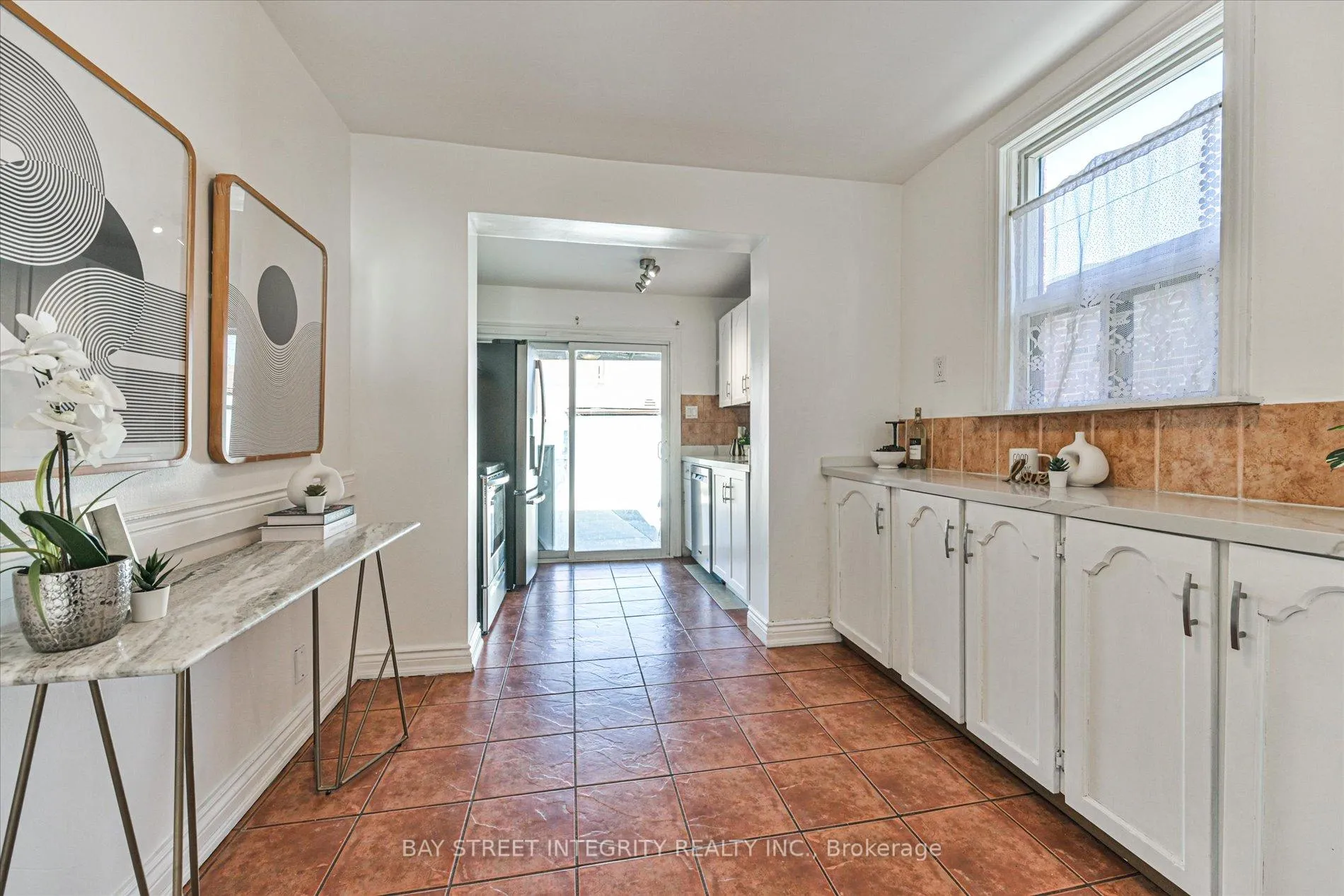 Photo 7 of 5 Regent Street, Toronto, Keelesdale-Eglinton West — HOMEH