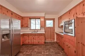 Photo 9 of 112 Academy Street, Hamilton, Ancaster — HOMEH
