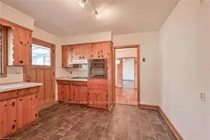 Photo 10 of 112 Academy Street, Hamilton, Ancaster — HOMEH
