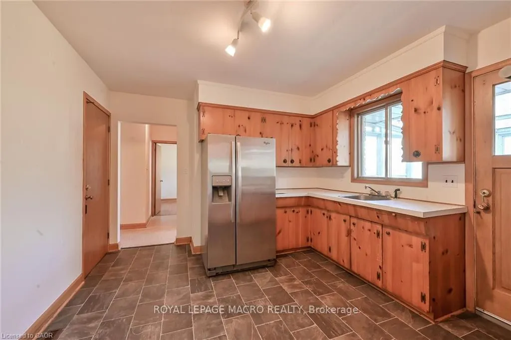 Photo 11 of 112 Academy Street, Hamilton, Ancaster — HOMEH