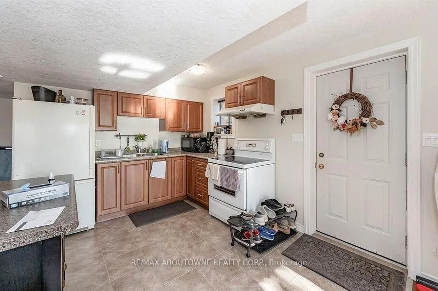 Photo 4 of Unit Basement, 235 Farley Drive, Guelph, Pineridge/Westminster Woods — HOMEH
