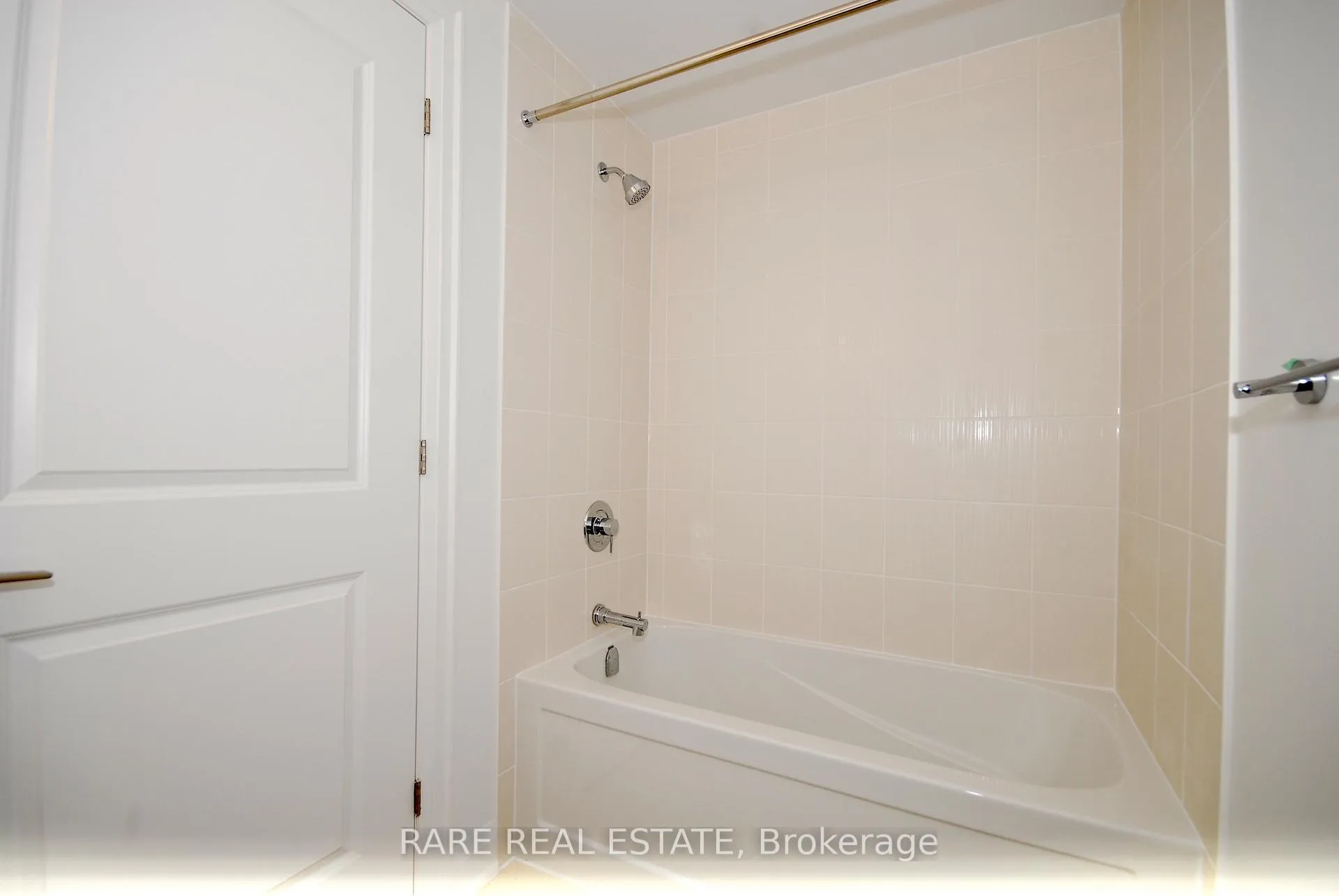 Photo 4 of 20 Gatineau Drive, Vaughan, Beverley Glen — HOMEH