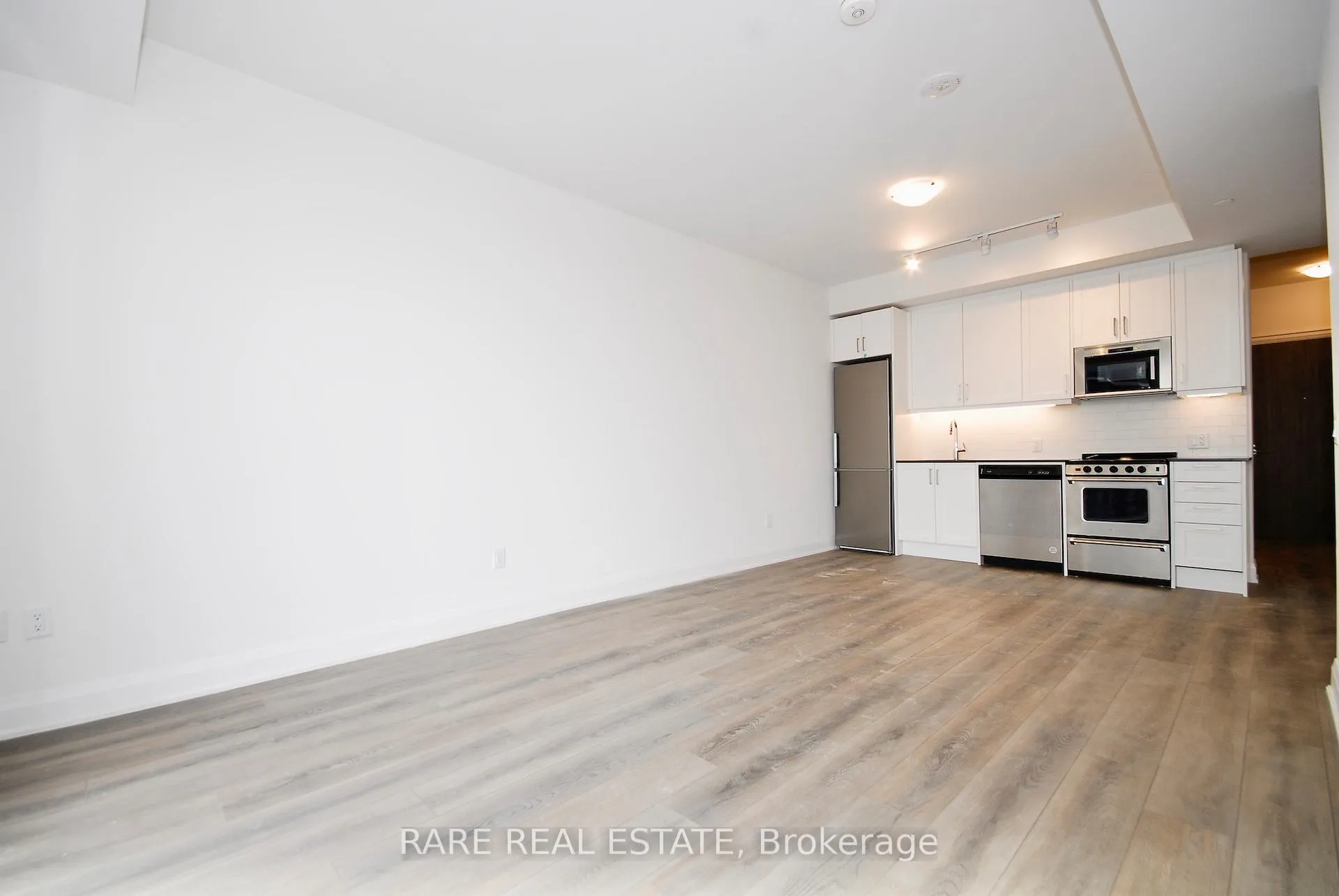 Photo 6 of 20 Gatineau Drive, Vaughan, Beverley Glen — HOMEH