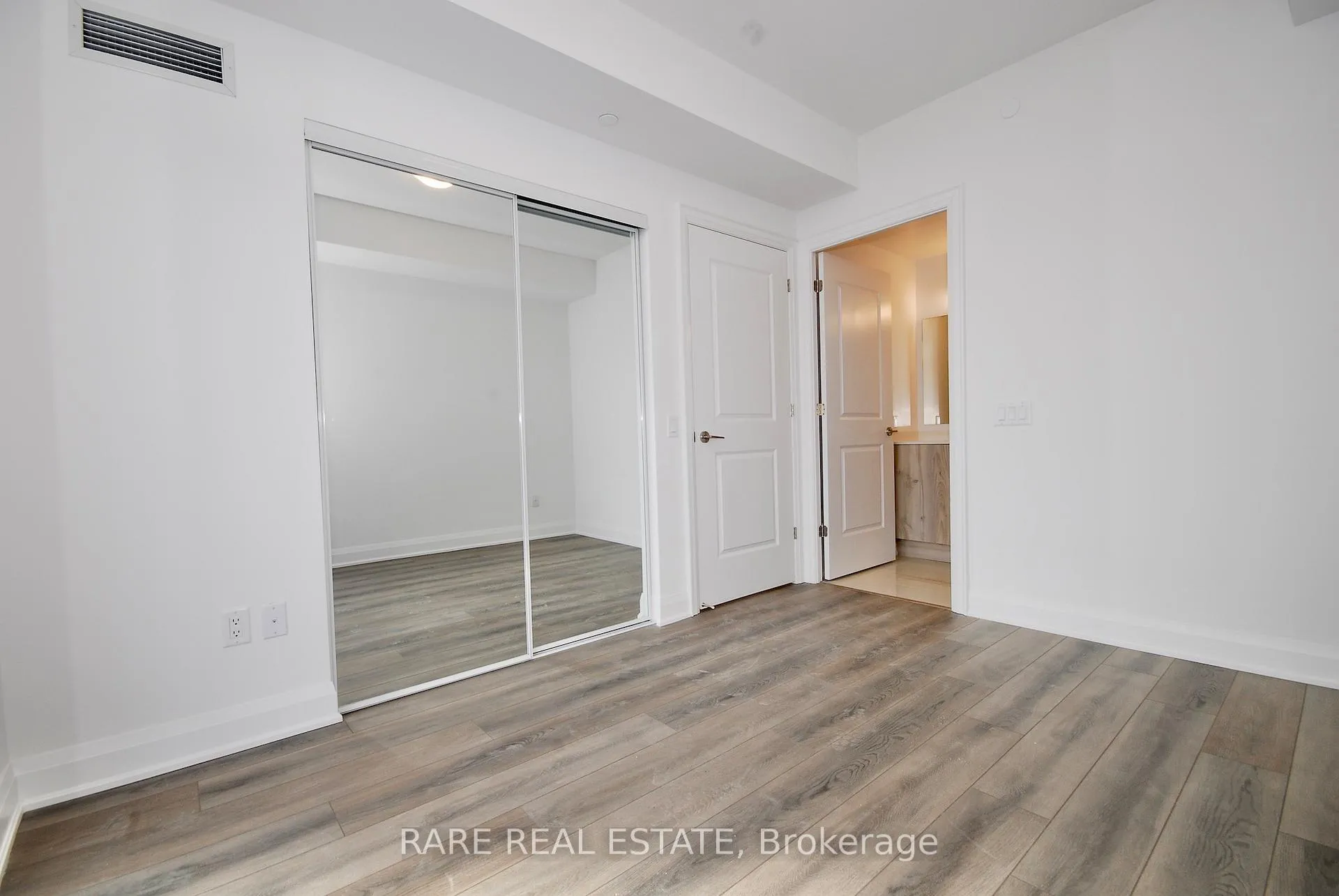 Photo 10 of 20 Gatineau Drive, Vaughan, Beverley Glen — HOMEH