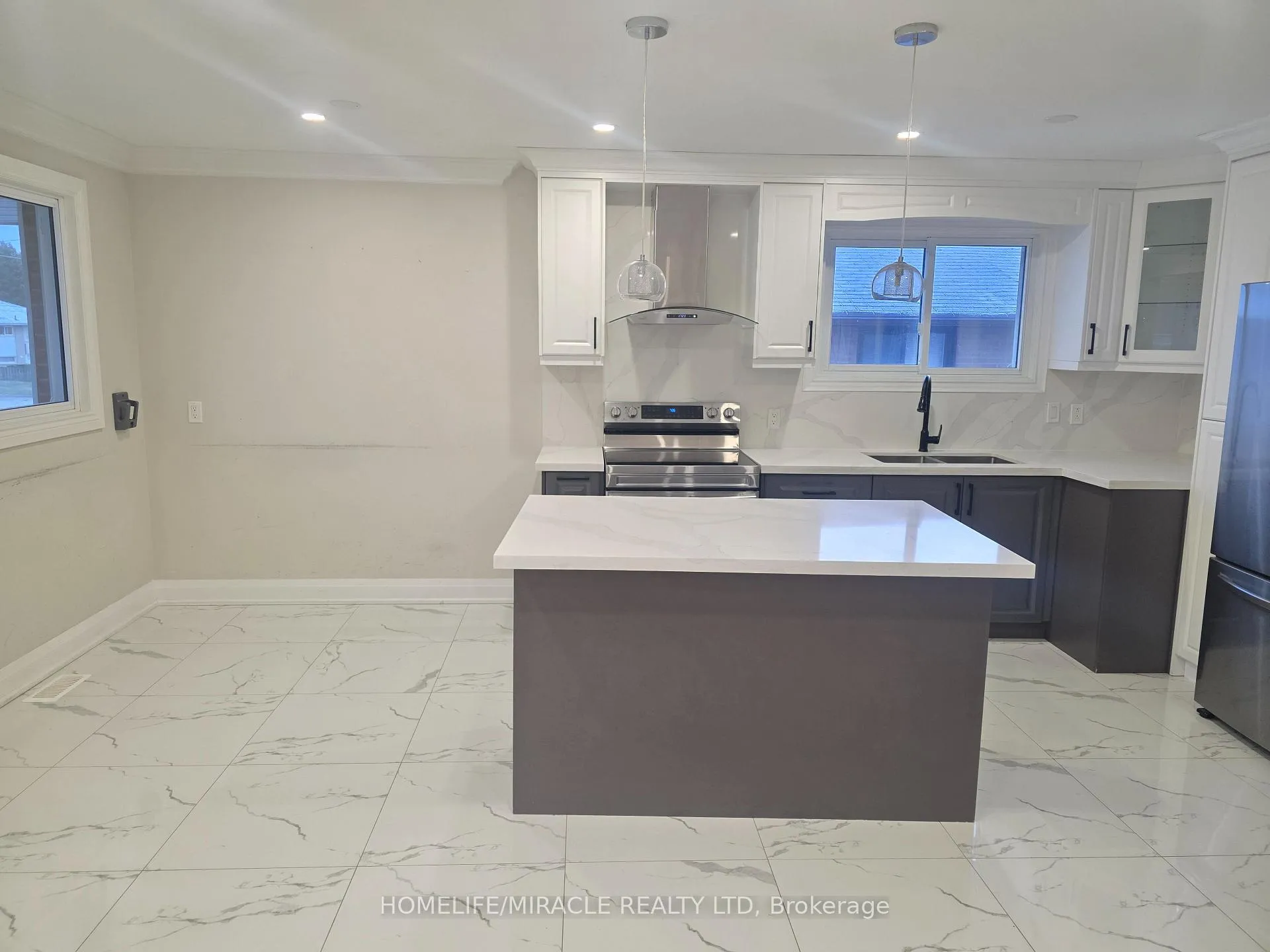 Photo 3 of 134 Keewatin Street S, Oshawa, Donevan — HOMEH