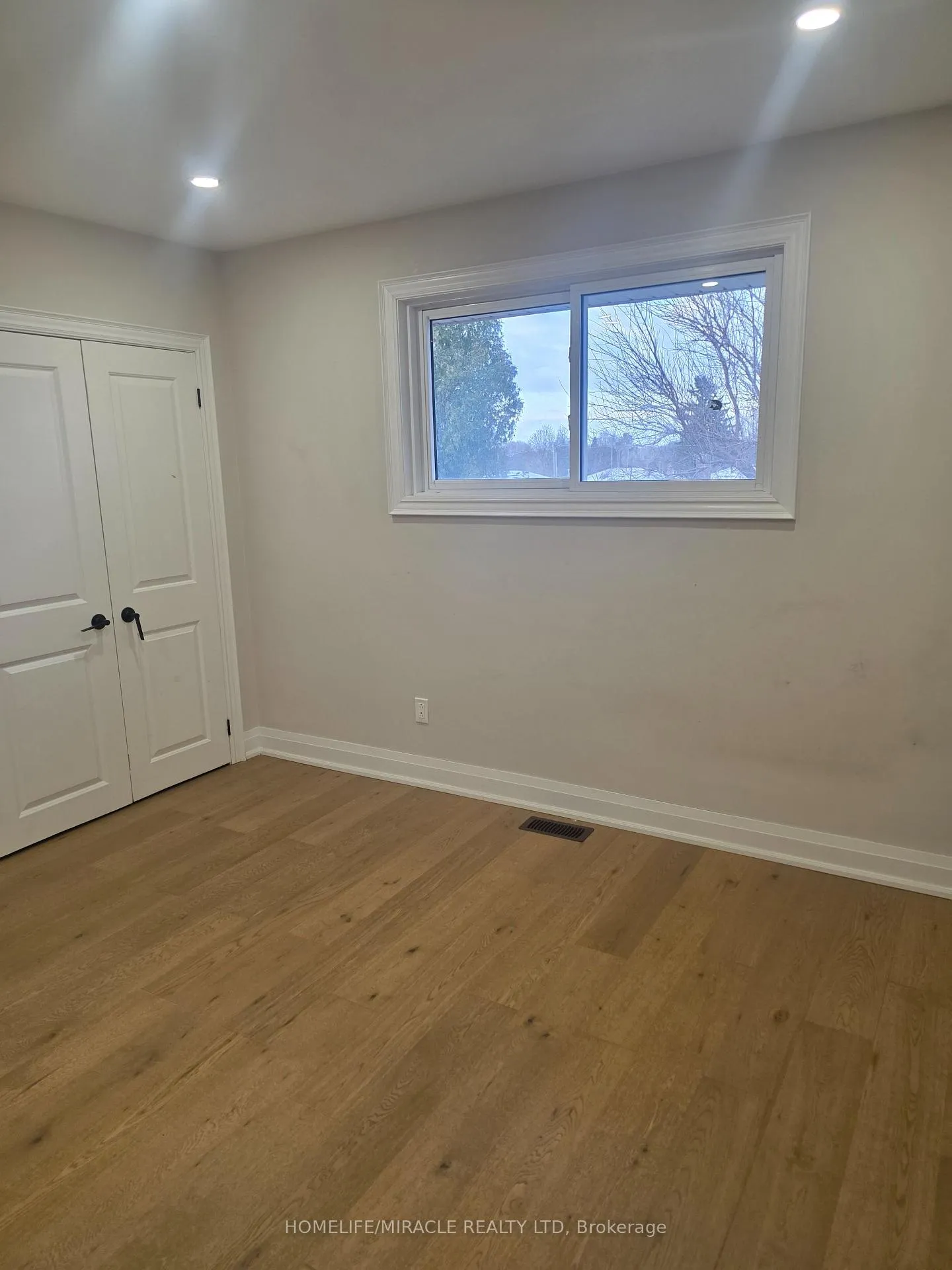 Photo 5 of 134 Keewatin Street S, Oshawa, Donevan — HOMEH