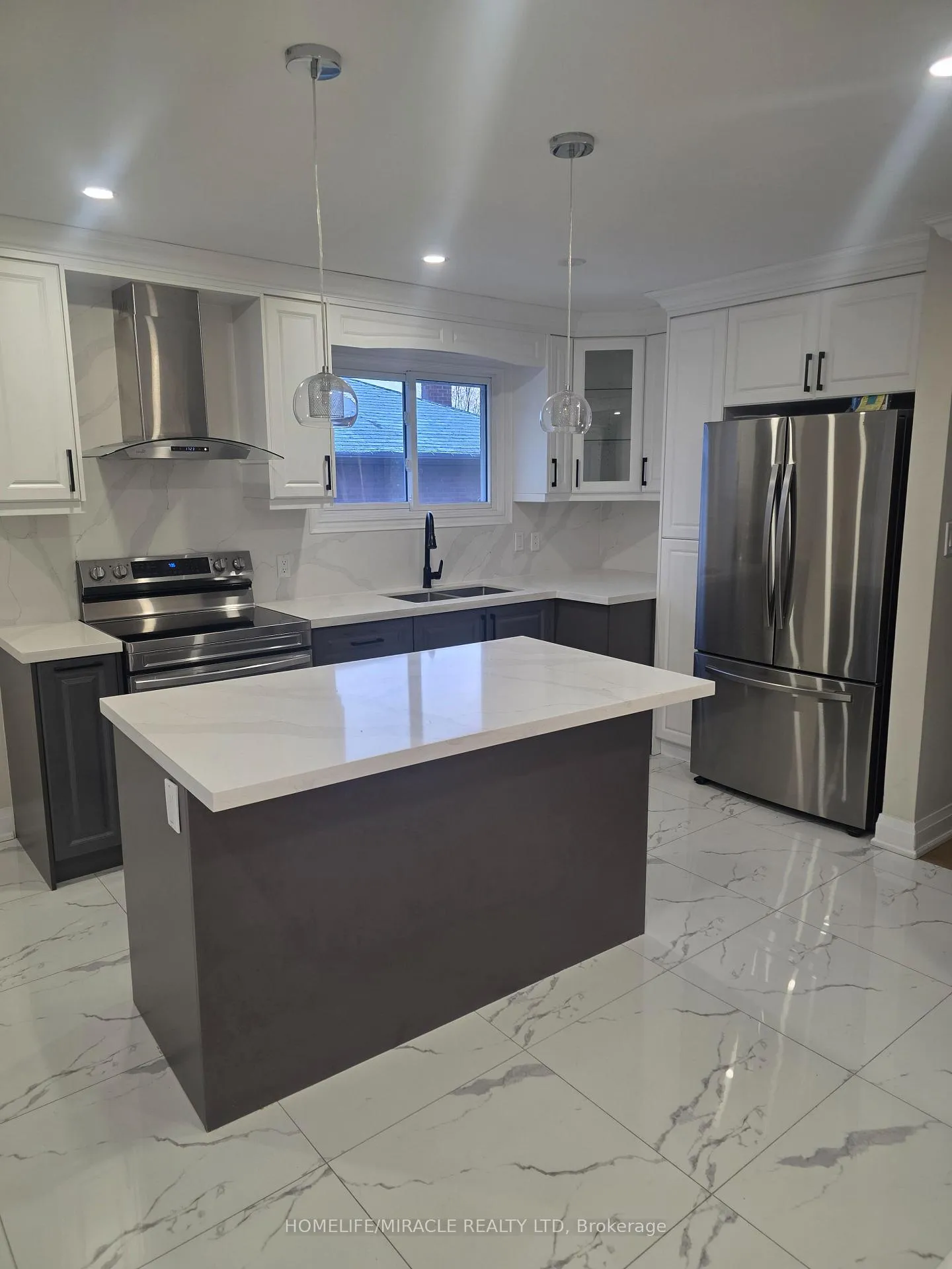 Photo 8 of 134 Keewatin Street S, Oshawa, Donevan — HOMEH
