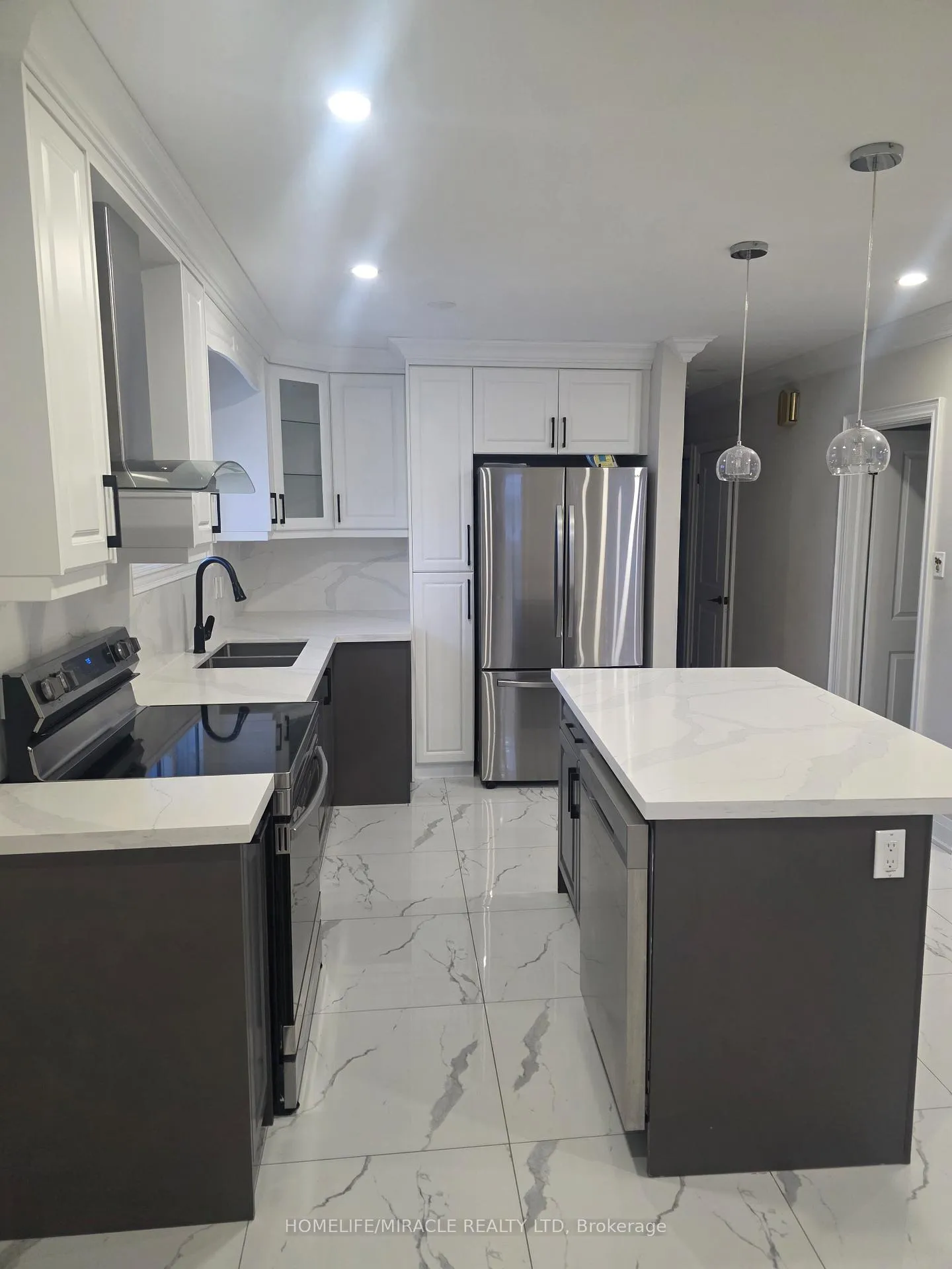 Photo 10 of 134 Keewatin Street S, Oshawa, Donevan — HOMEH