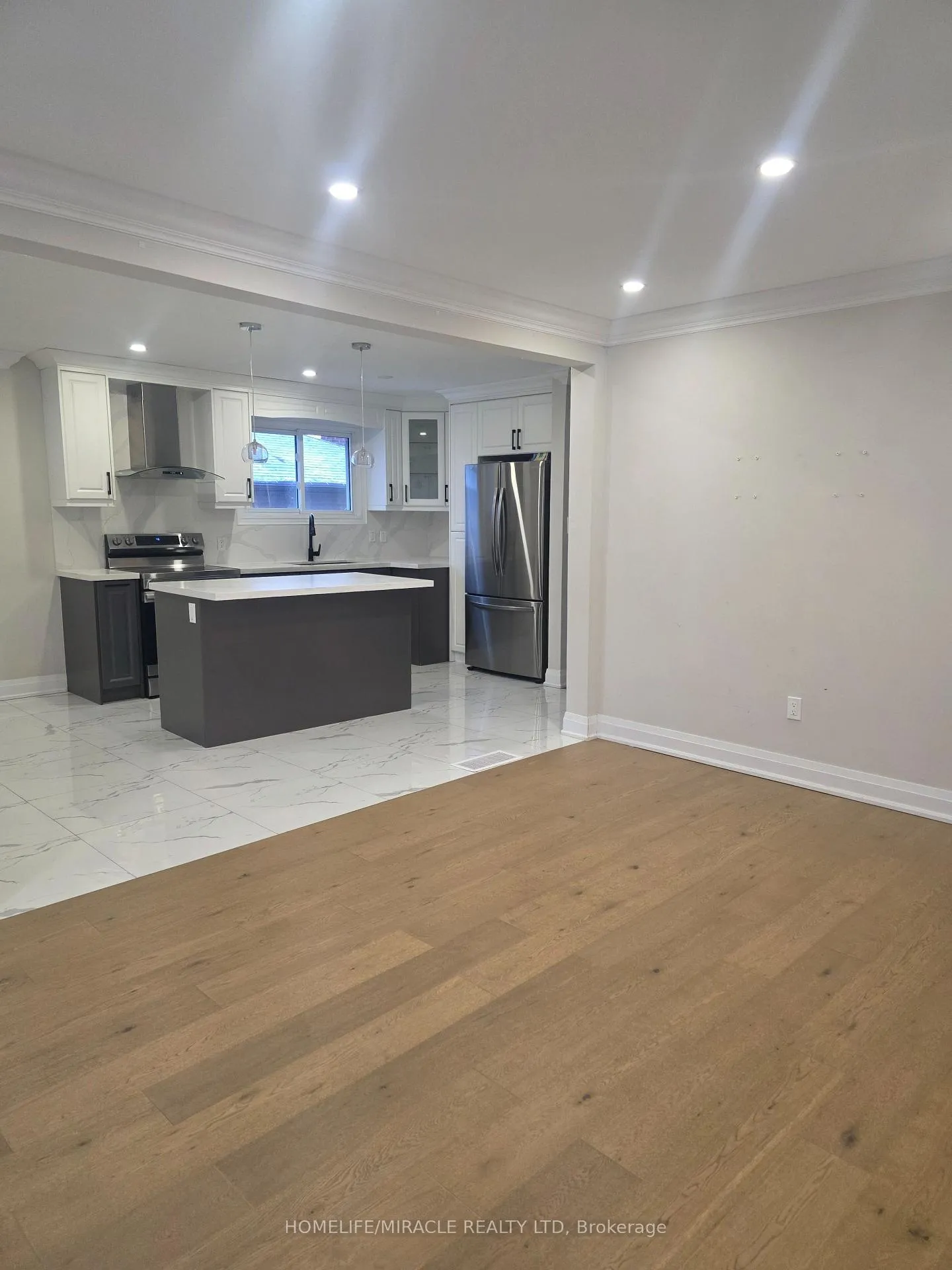 Photo 13 of 134 Keewatin Street S, Oshawa, Donevan — HOMEH