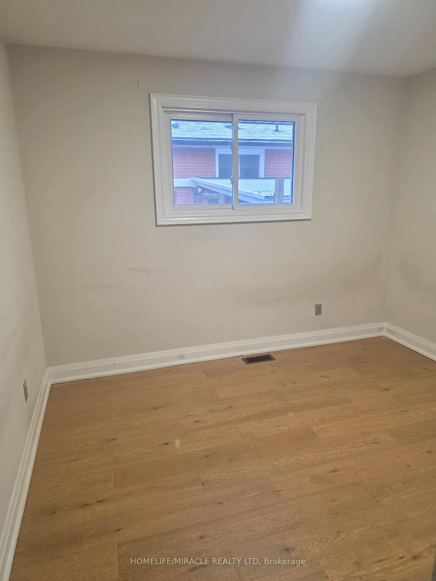 Photo 21 of 134 Keewatin Street S, Oshawa, Donevan — HOMEH