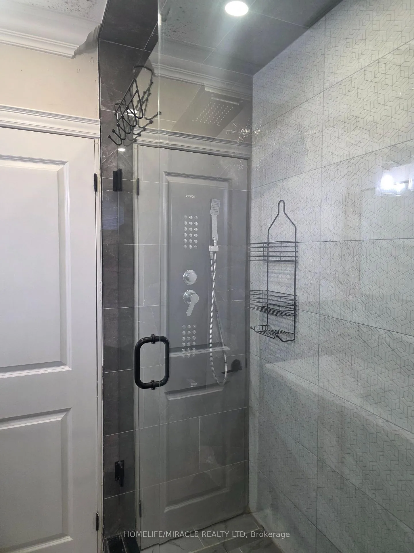 Photo 27 of 134 Keewatin Street S, Oshawa, Donevan — HOMEH