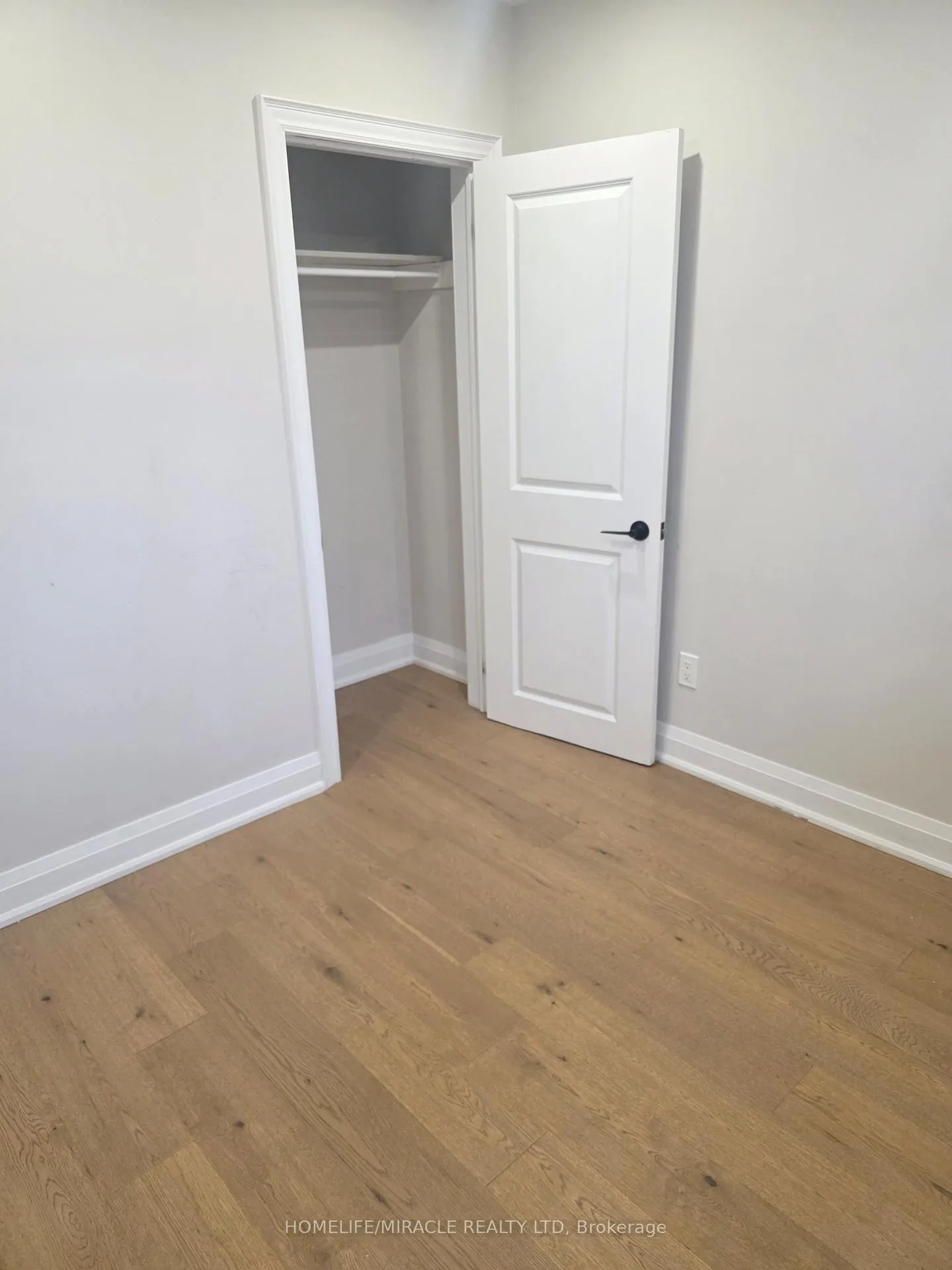 Photo 34 of 134 Keewatin Street S, Oshawa, Donevan — HOMEH