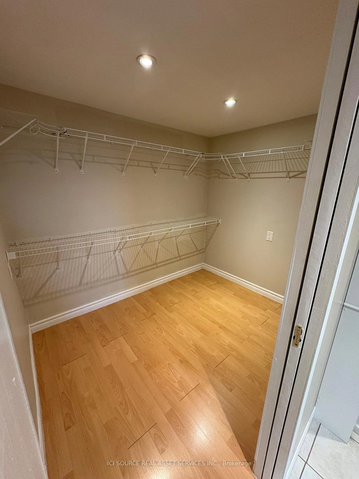 Photo 8 of Unit B, 474 Arnhem Drive, Oshawa, O'Neill — HOMEH