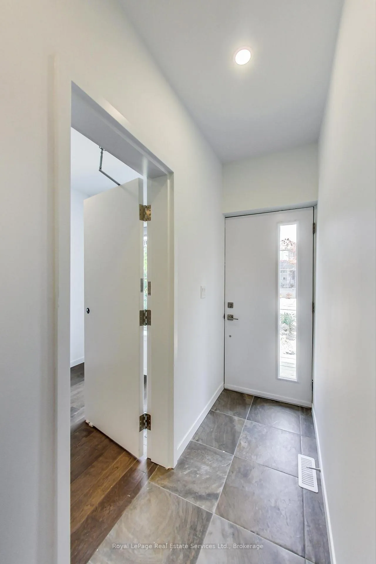 Photo 3 of Unit Main, 846 Carlaw Avenue, Toronto, Playter Estates-Danforth — HOMEH