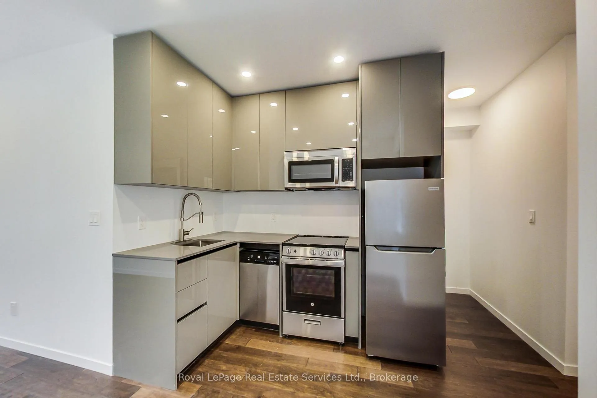 Photo 7 of Unit Main, 846 Carlaw Avenue, Toronto, Playter Estates-Danforth — HOMEH