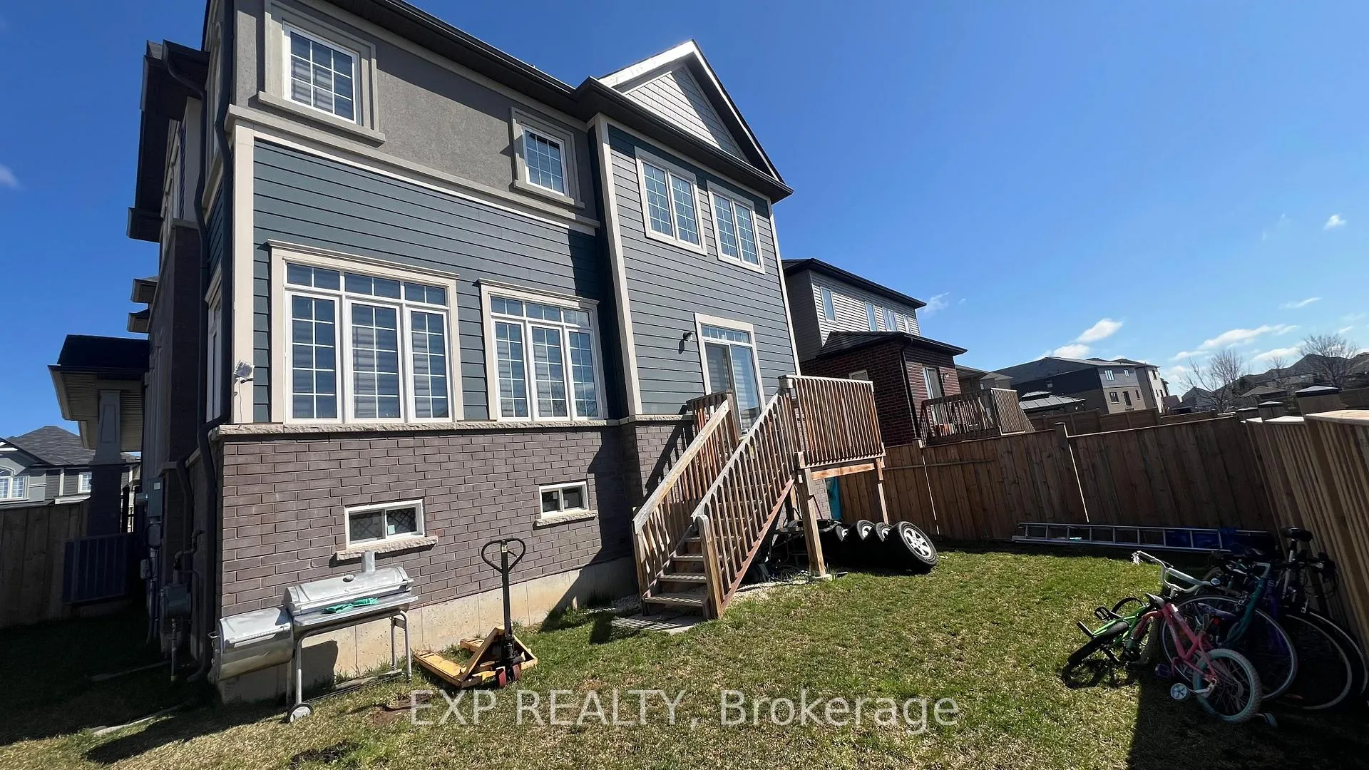 Photo 3 of 26 Sleeth Street, Brantford — HOMEH