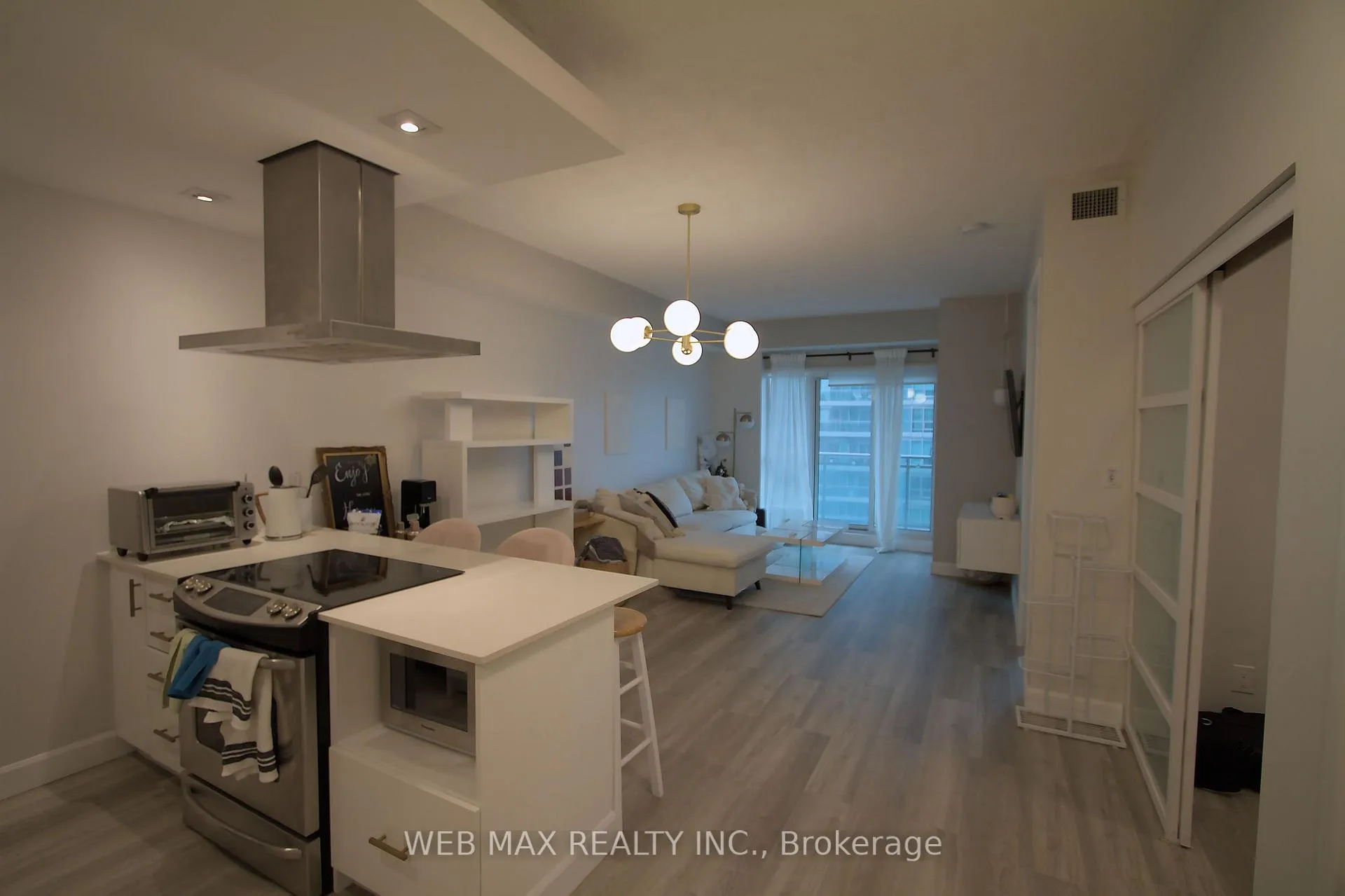 Front of Unit 1133, 165 Legion Road N