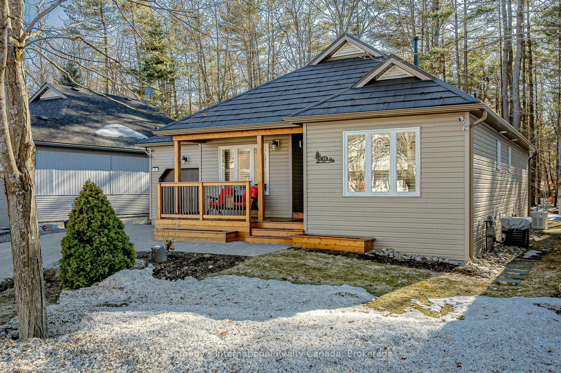 Photo 2 of 35 Pineridge Gate, Gravenhurst, Muskoka (S) — HOMEH