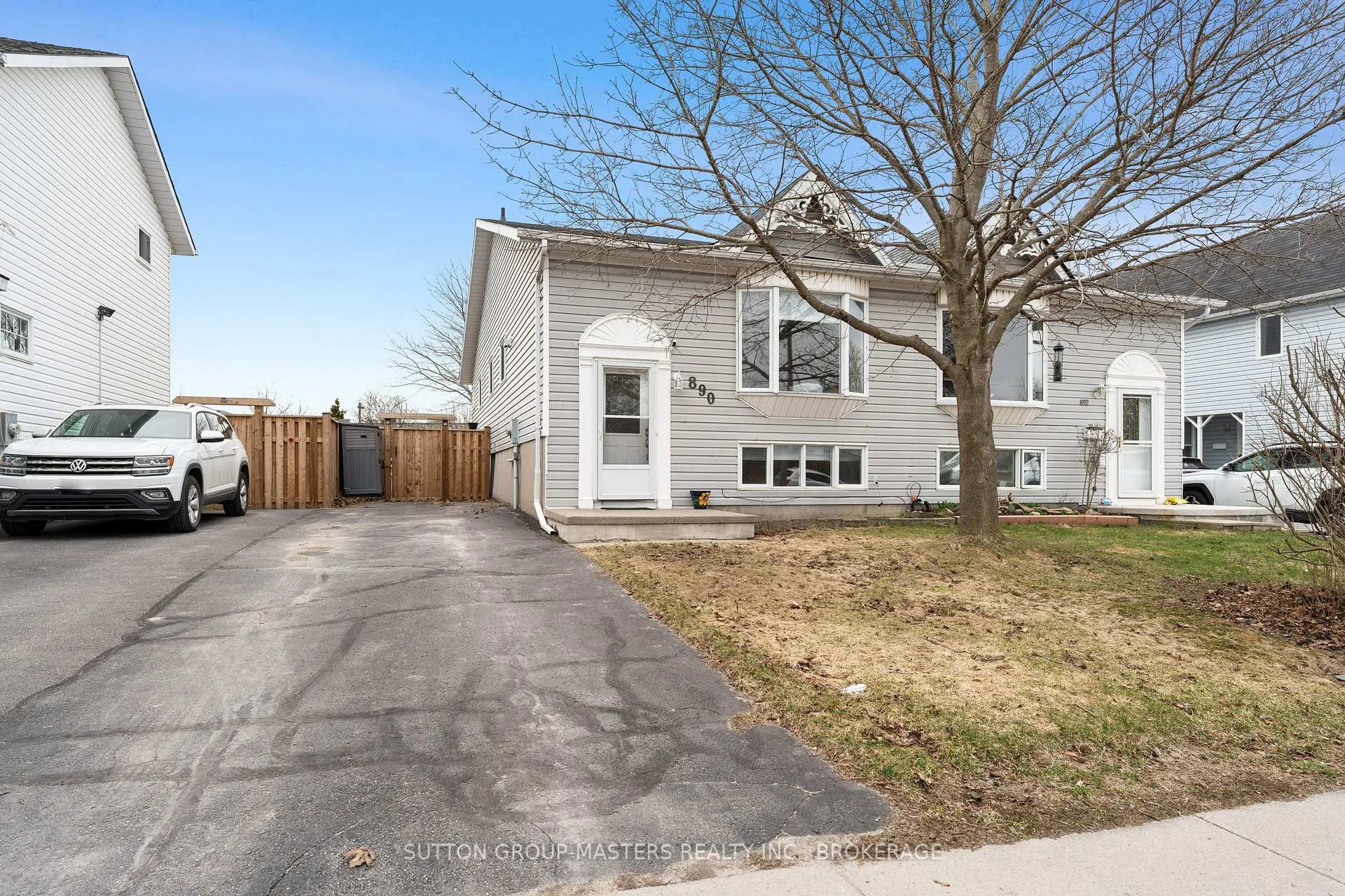 Photo 3 of 890 Warburton Crescent, Kingston, East Gardiners Rd — HOMEH