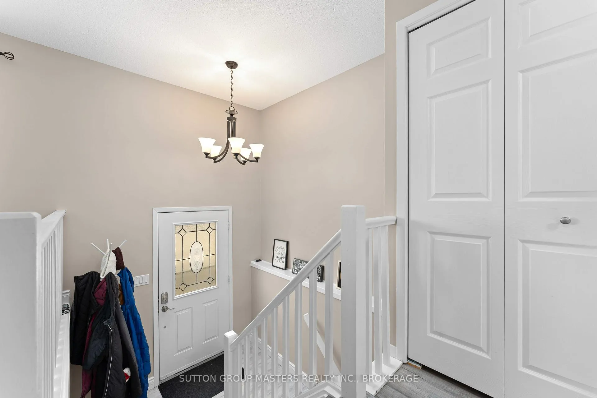 Photo 4 of 890 Warburton Crescent, Kingston, East Gardiners Rd — HOMEH
