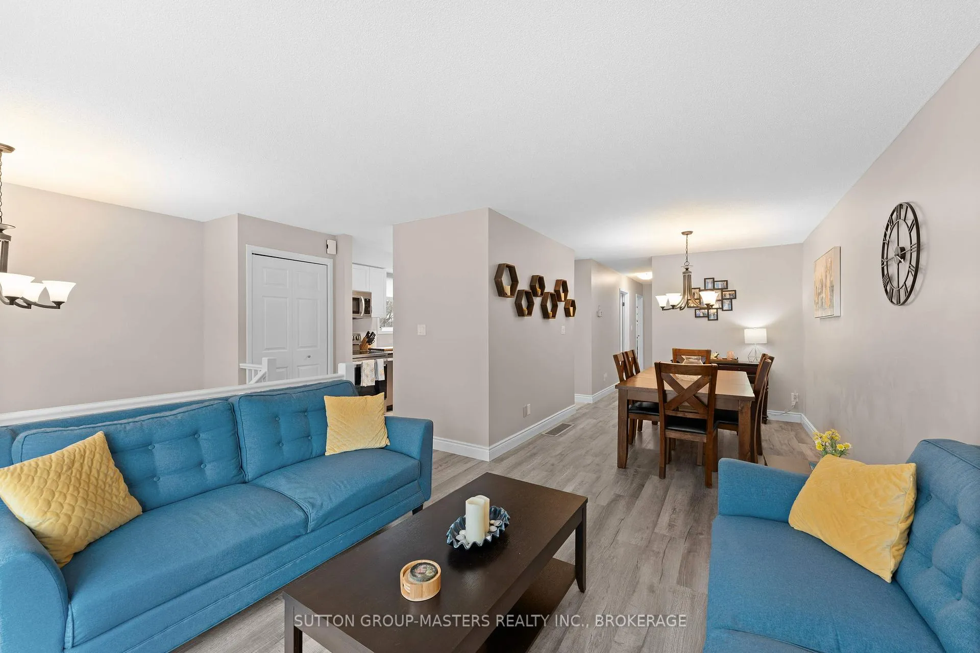 Photo 9 of 890 Warburton Crescent, Kingston, East Gardiners Rd — HOMEH