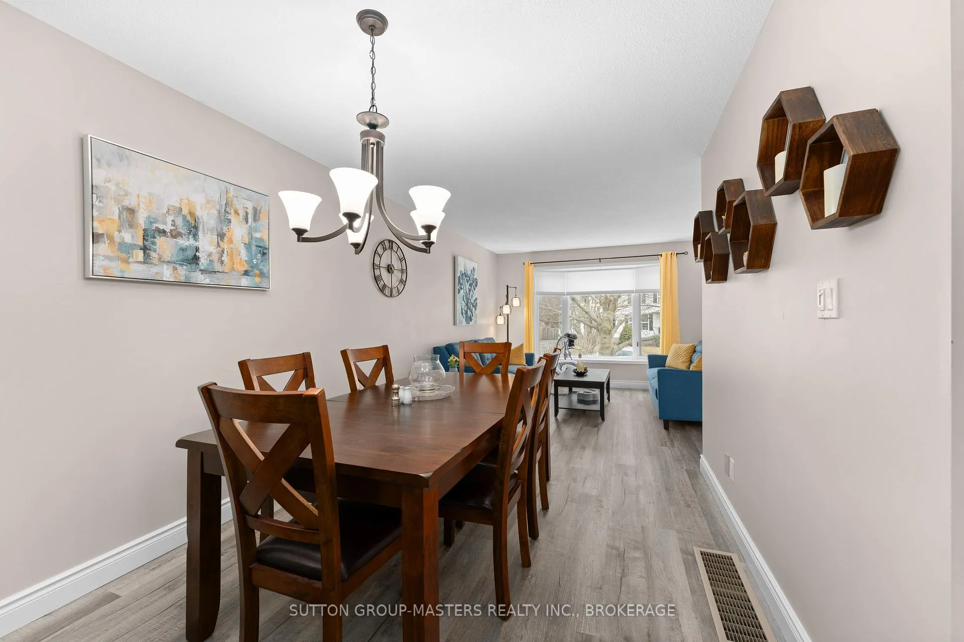 Photo 15 of 890 Warburton Crescent, Kingston, East Gardiners Rd — HOMEH