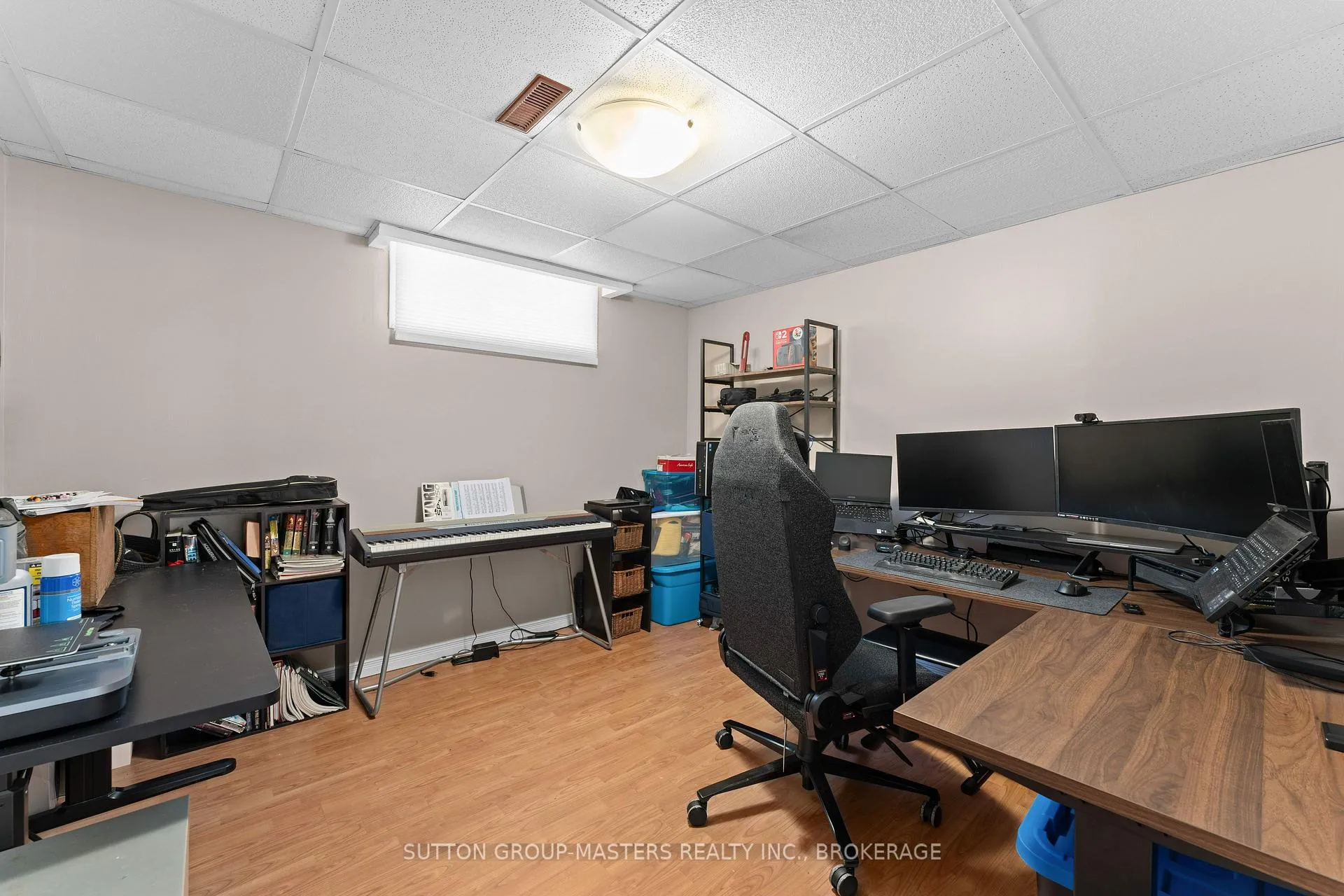 Photo 35 of 890 Warburton Crescent, Kingston, East Gardiners Rd — HOMEH
