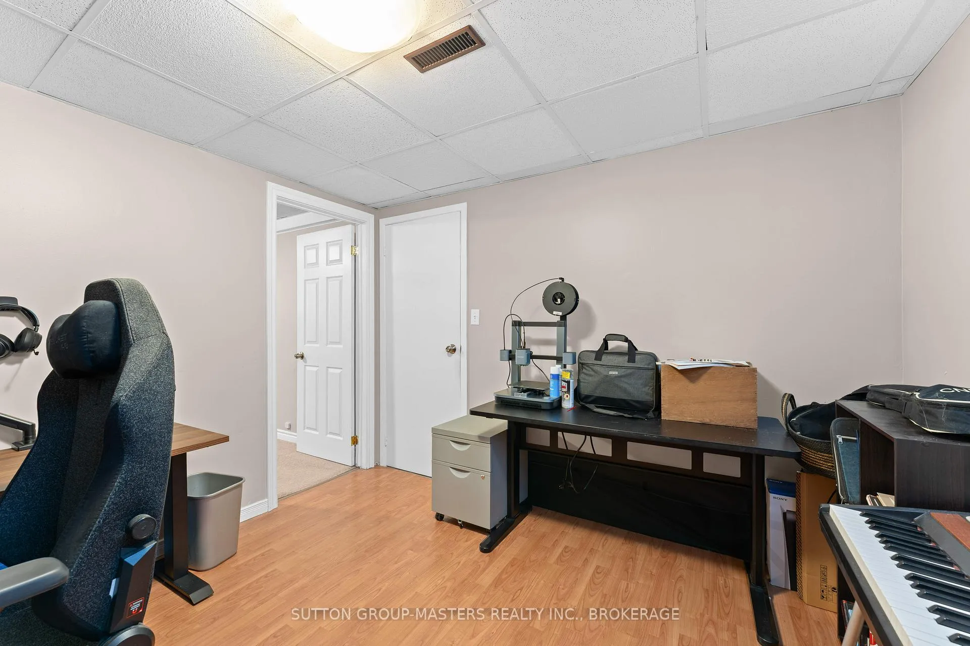 Photo 36 of 890 Warburton Crescent, Kingston, East Gardiners Rd — HOMEH