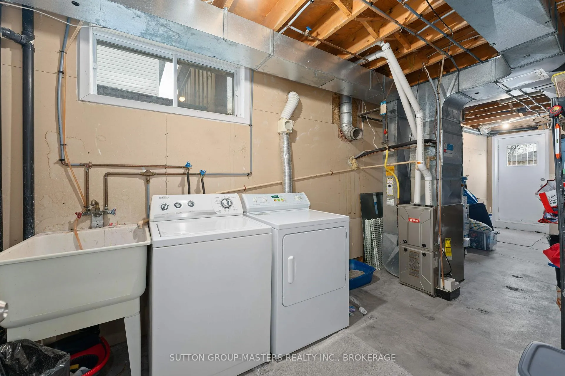 Photo 37 of 890 Warburton Crescent, Kingston, East Gardiners Rd — HOMEH