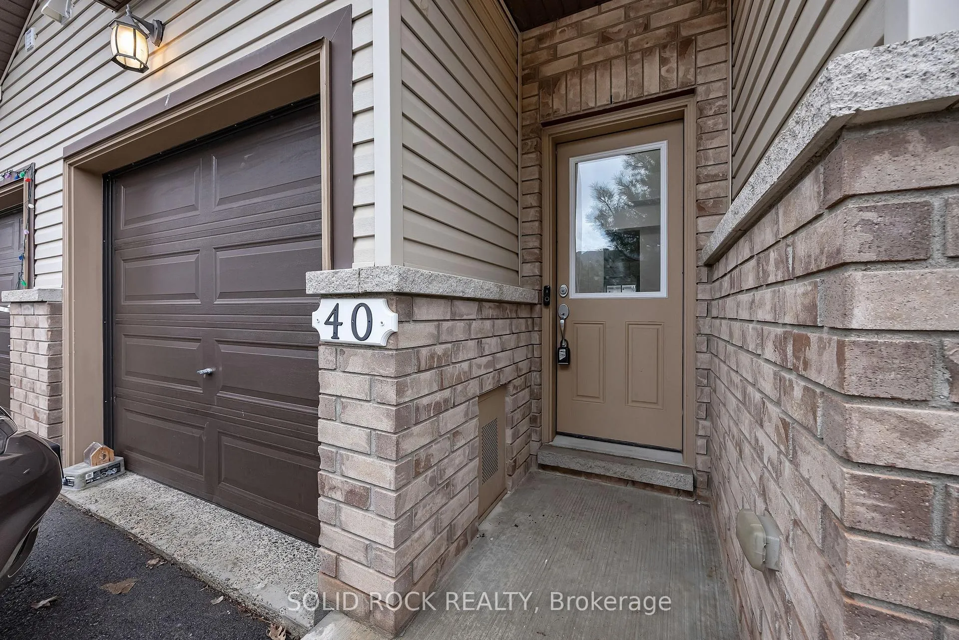 Photo 3 of 40 Gordon Ferguson Place, Arnprior — HOMEH