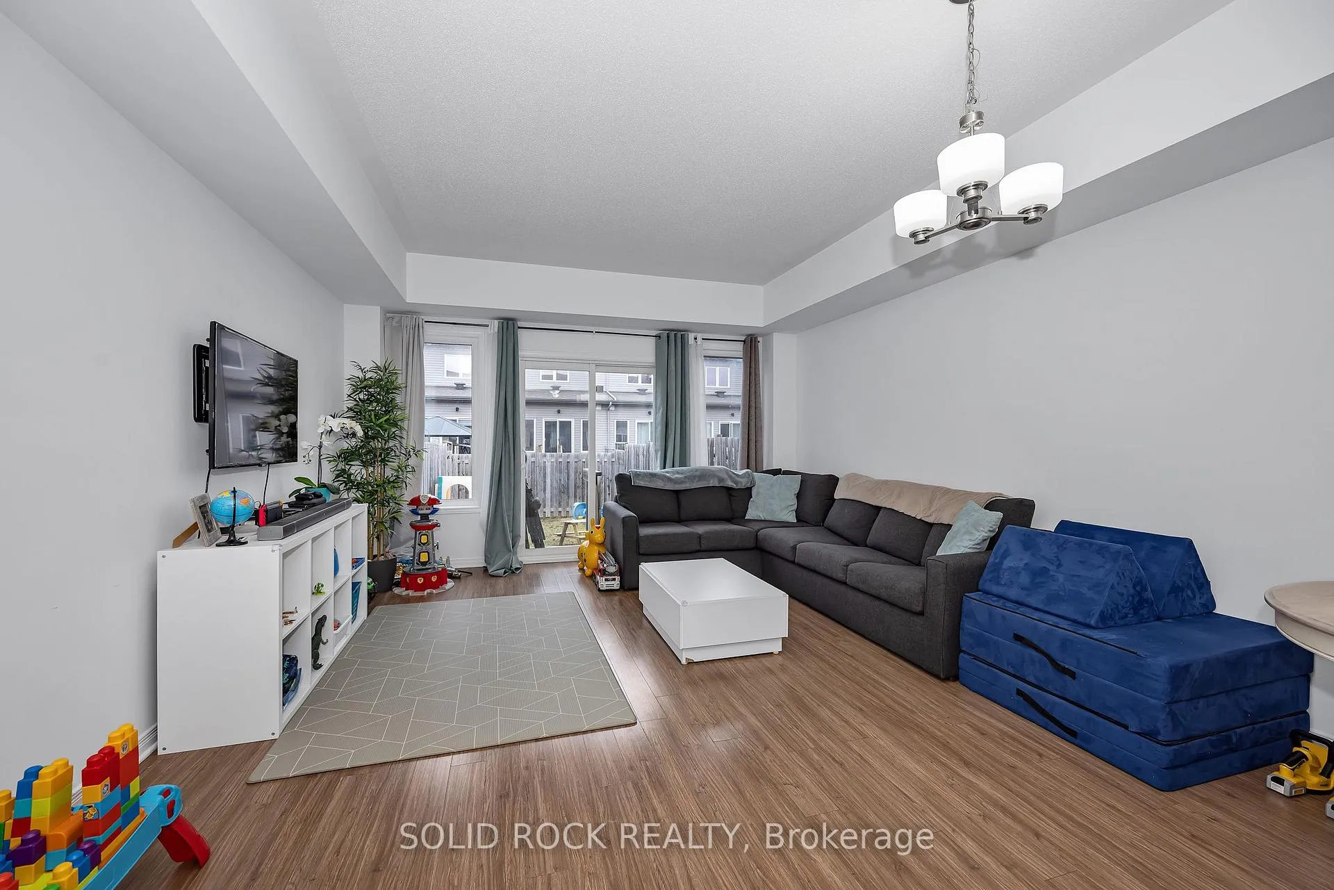 Photo 10 of 40 Gordon Ferguson Place, Arnprior — HOMEH