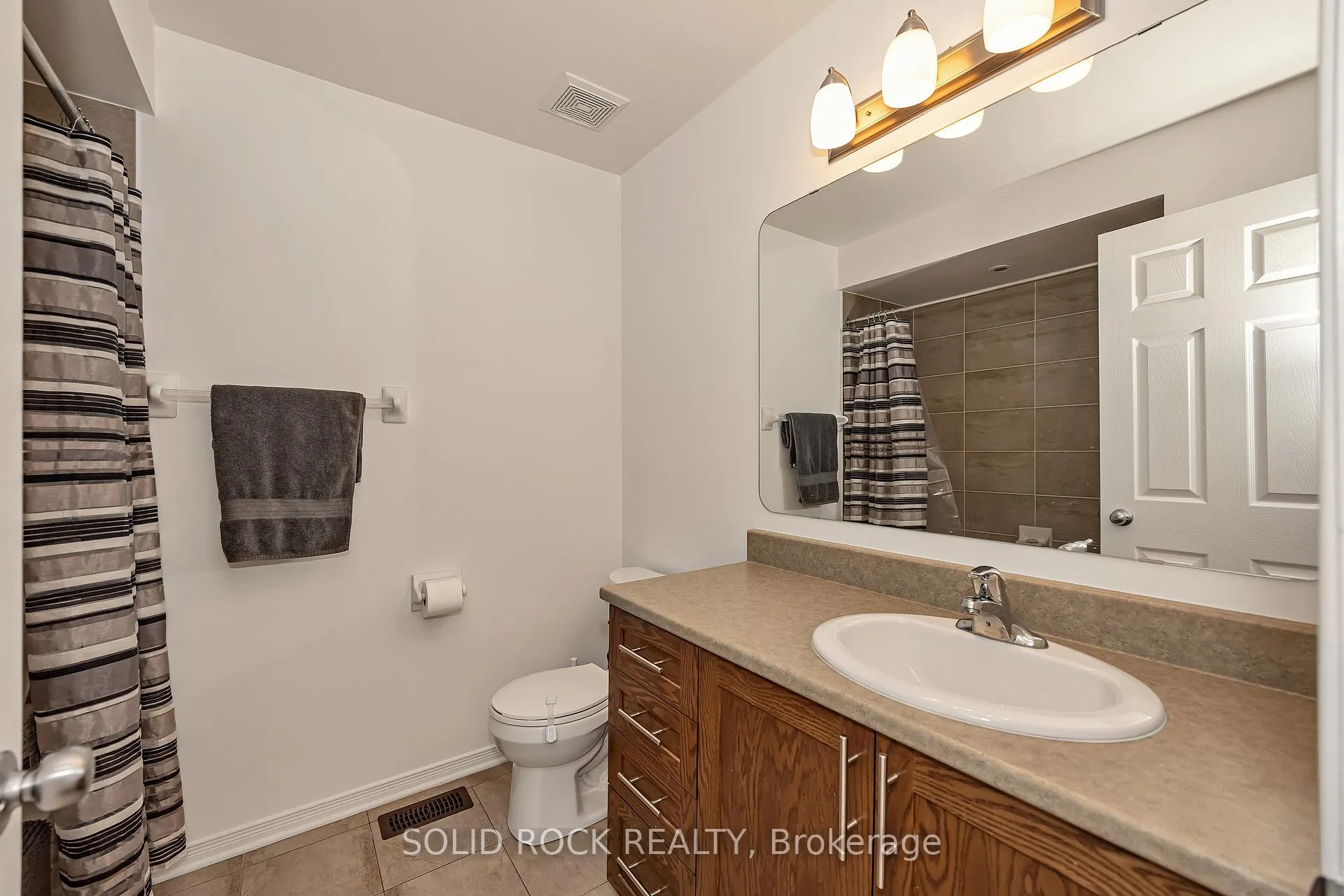Photo 17 of 40 Gordon Ferguson Place, Arnprior — HOMEH