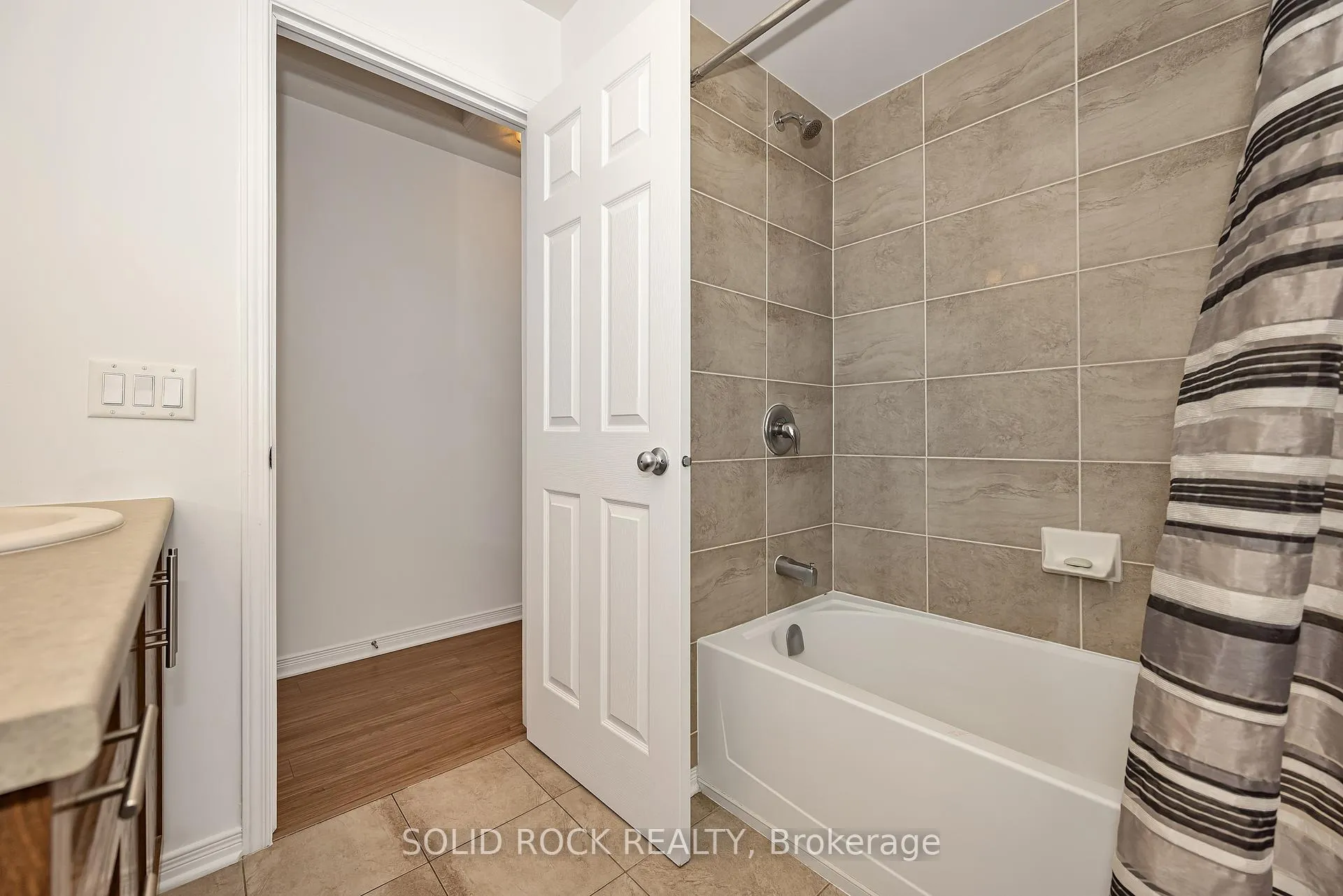 Photo 18 of 40 Gordon Ferguson Place, Arnprior — HOMEH