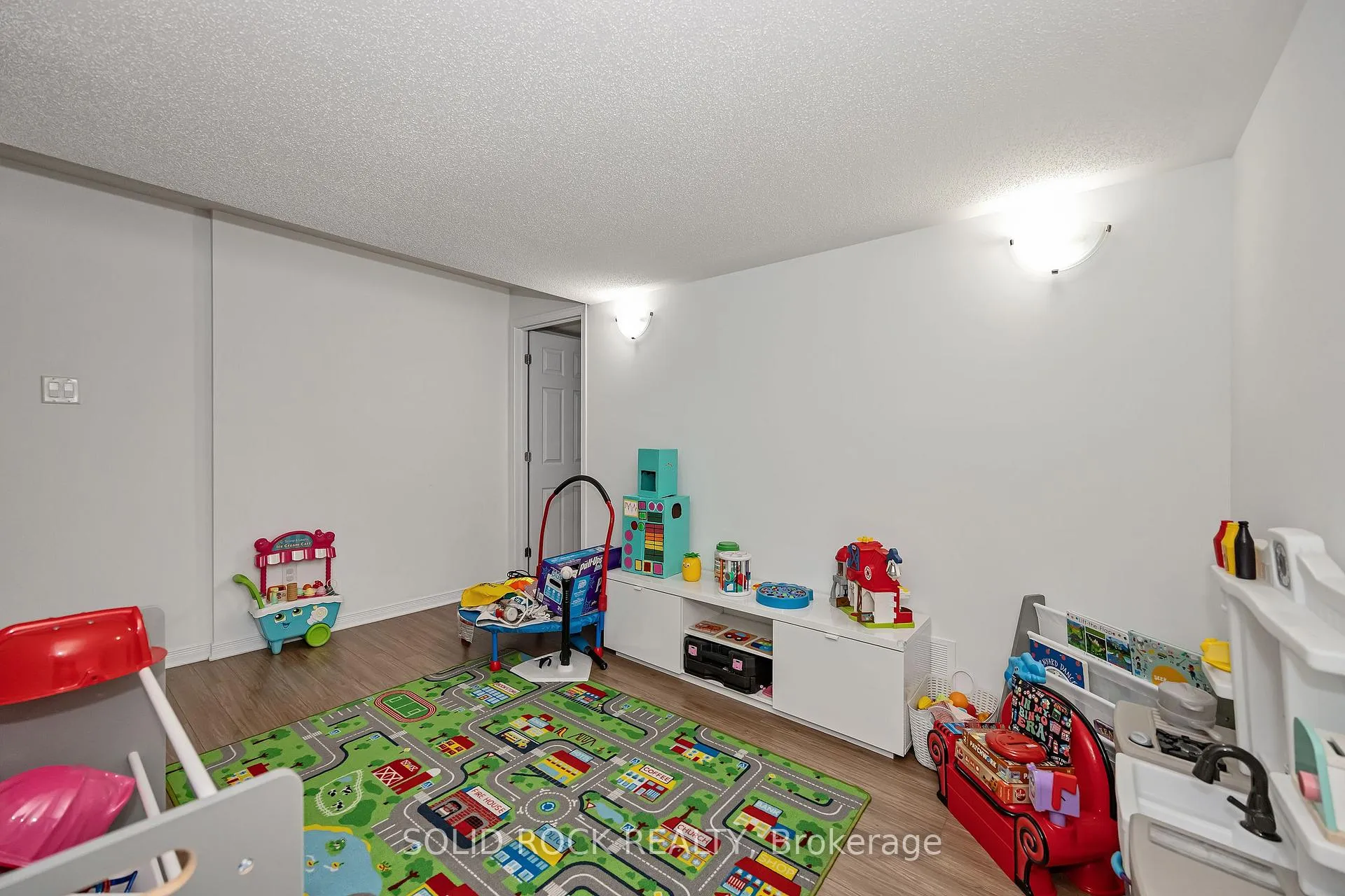 Photo 24 of 40 Gordon Ferguson Place, Arnprior — HOMEH