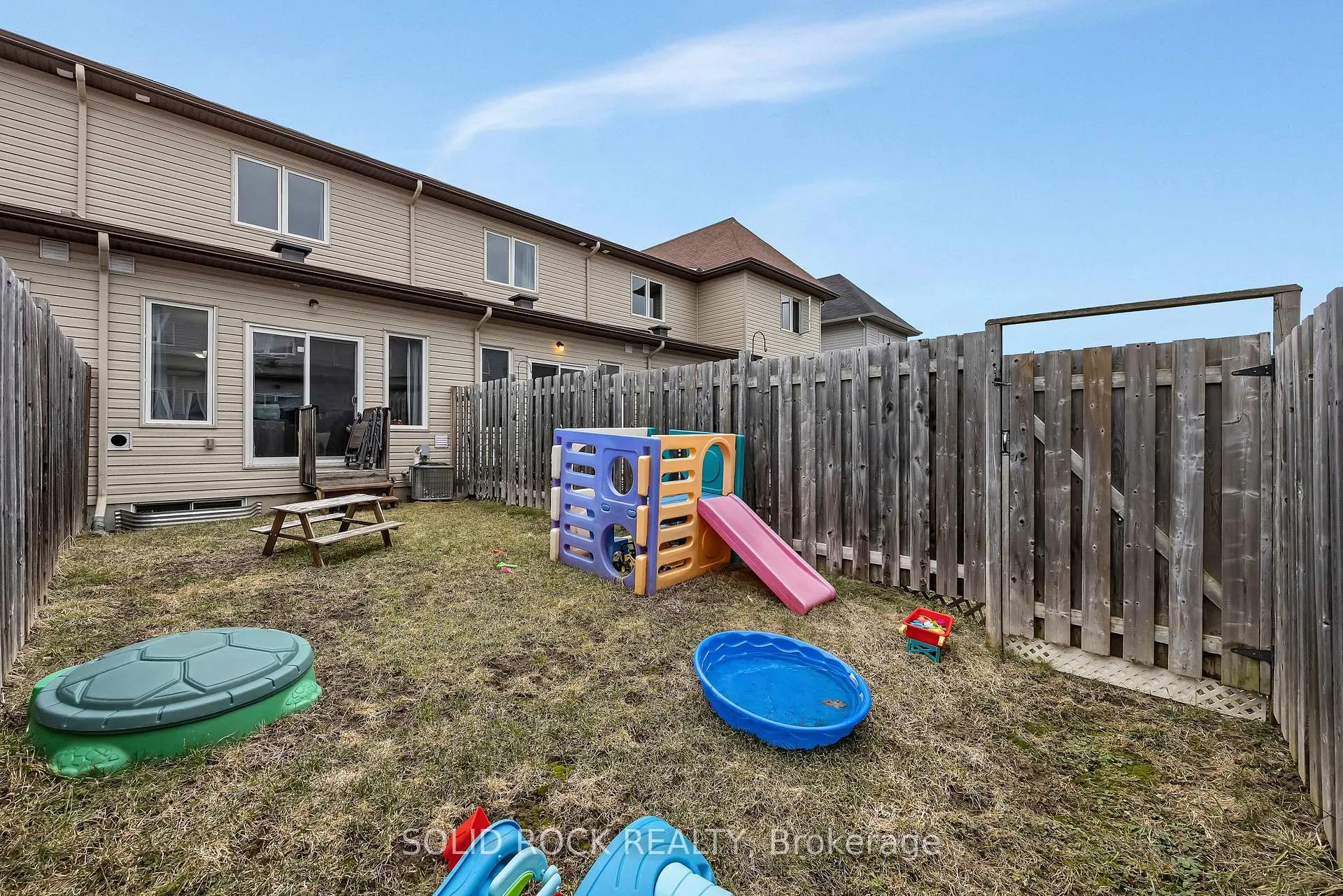 Photo 33 of 40 Gordon Ferguson Place, Arnprior — HOMEH