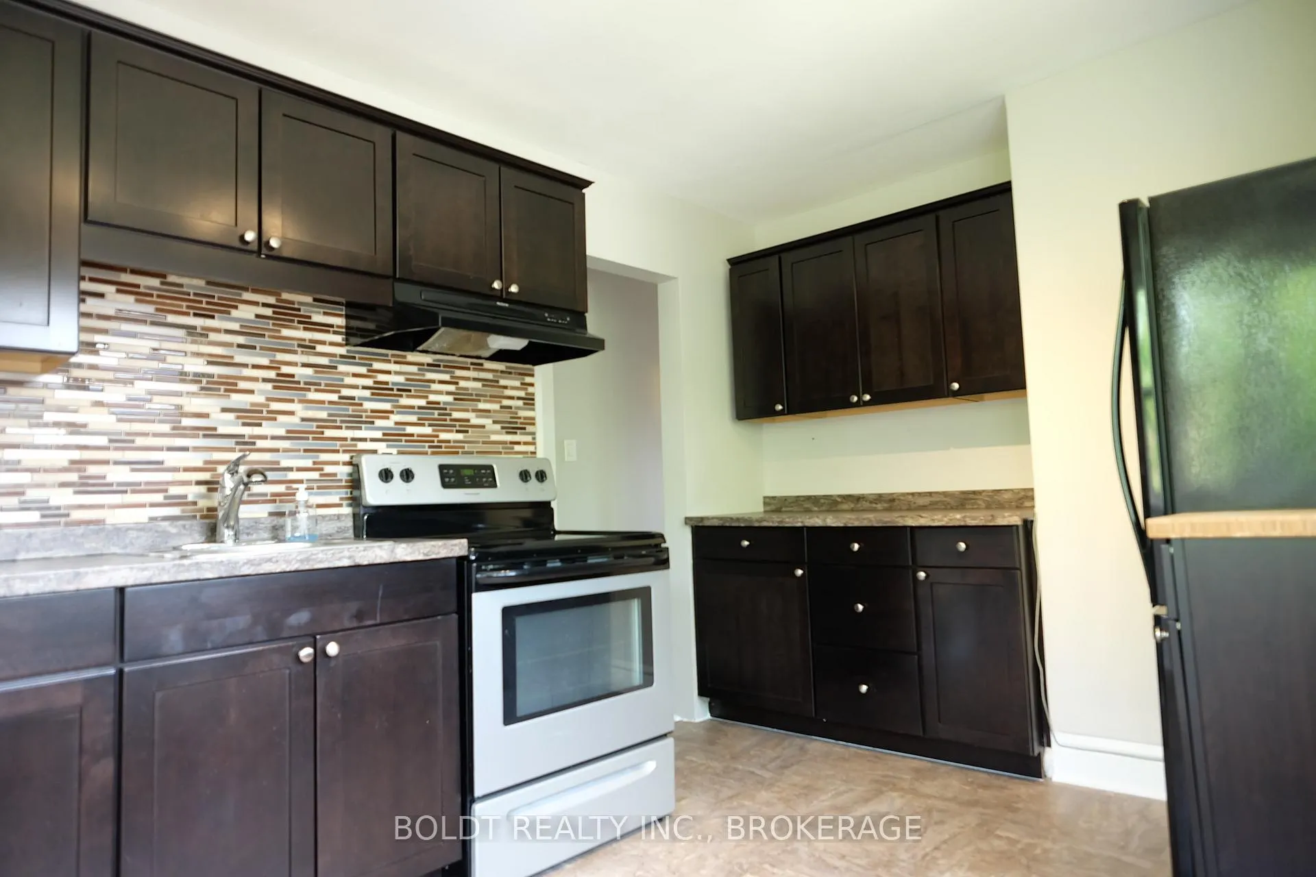 Photo 7 of Unit 2, 5029 Fourth Avenue, Niagara Falls, Cherrywood — HOMEH
