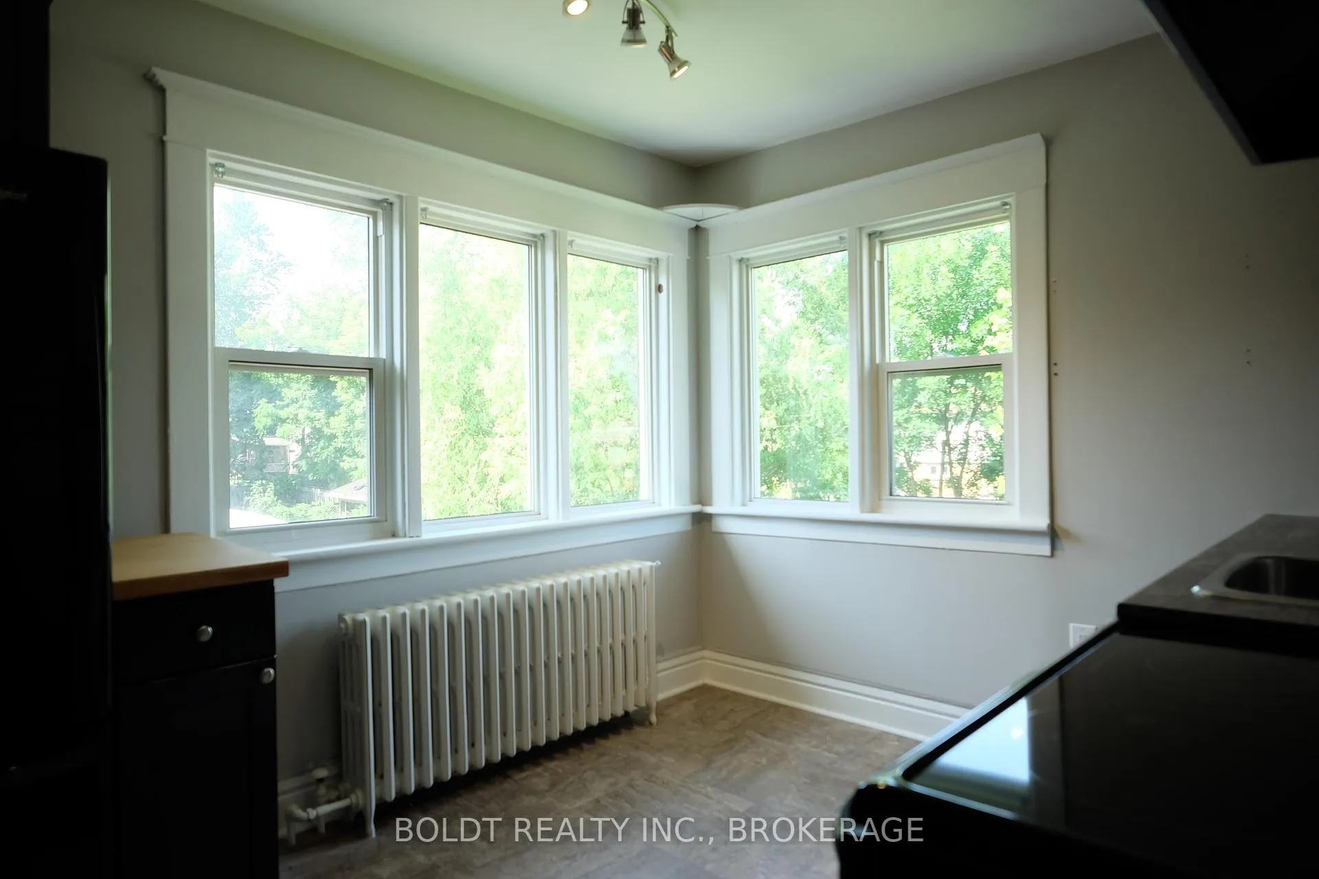 Photo 9 of Unit 2, 5029 Fourth Avenue, Niagara Falls, Cherrywood — HOMEH