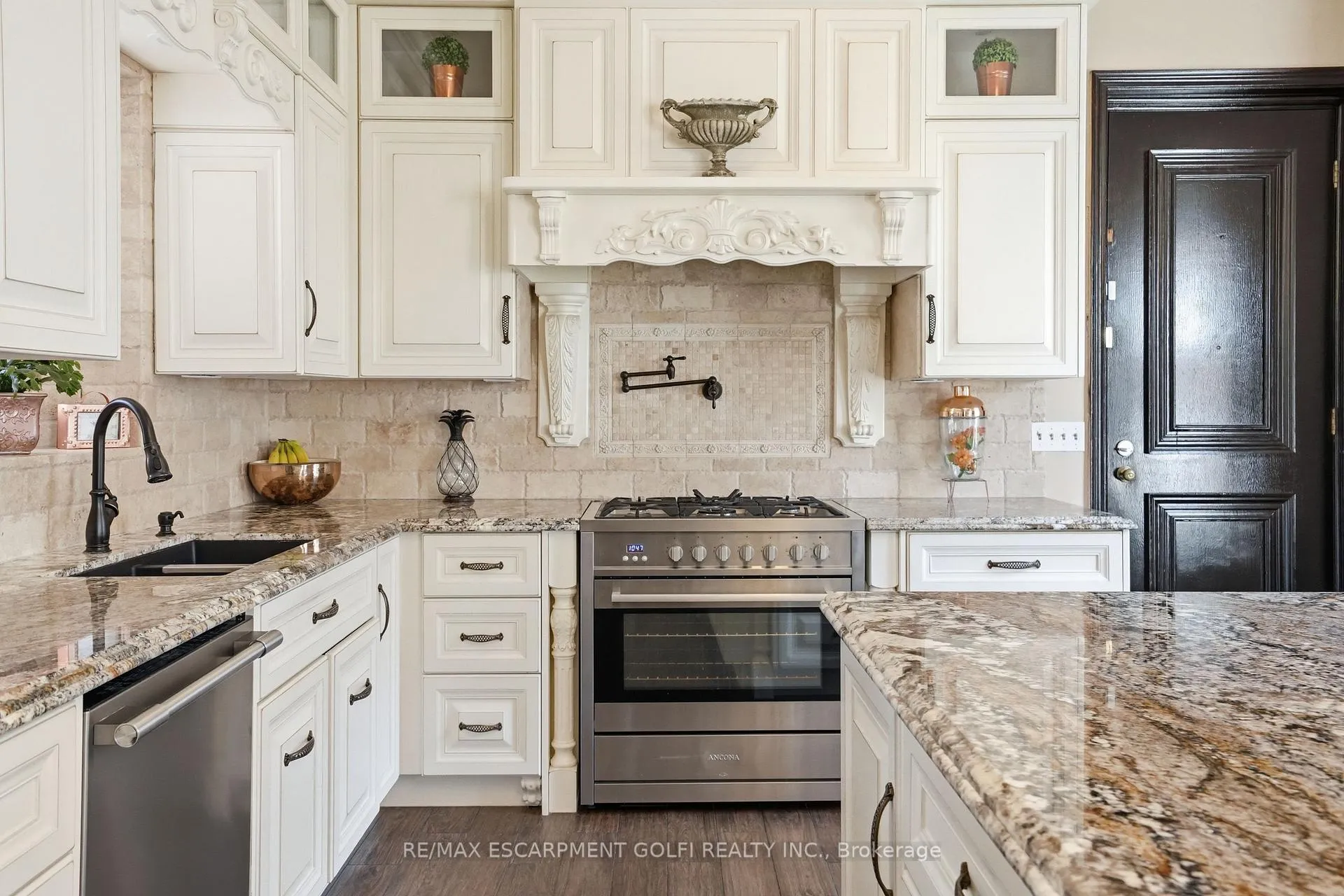 Photo 15 of 26 Ravenscliffe Avenue, Hamilton, Durand — HOMEH